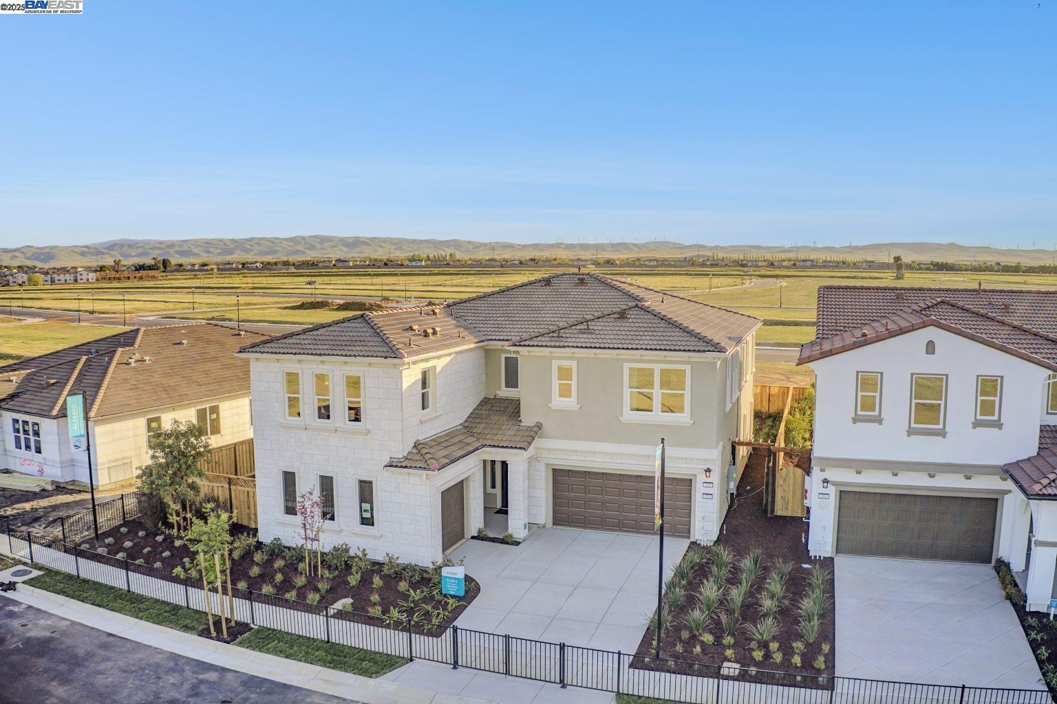 Detail Gallery Image 3 of 35 For 319 W Calabria Drive, Mountain House,  CA 95391 - 6 Beds | 5/1 Baths