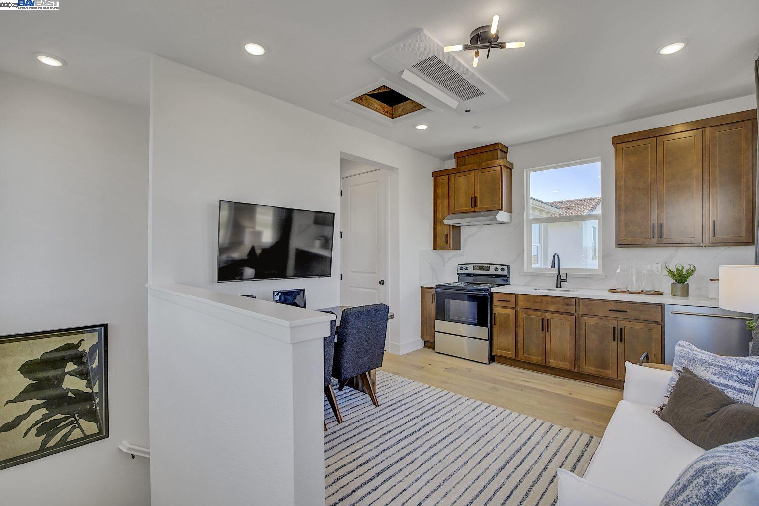 Detail Gallery Image 27 of 35 For 319 W Calabria Drive, Mountain House,  CA 95391 - 6 Beds | 5/1 Baths