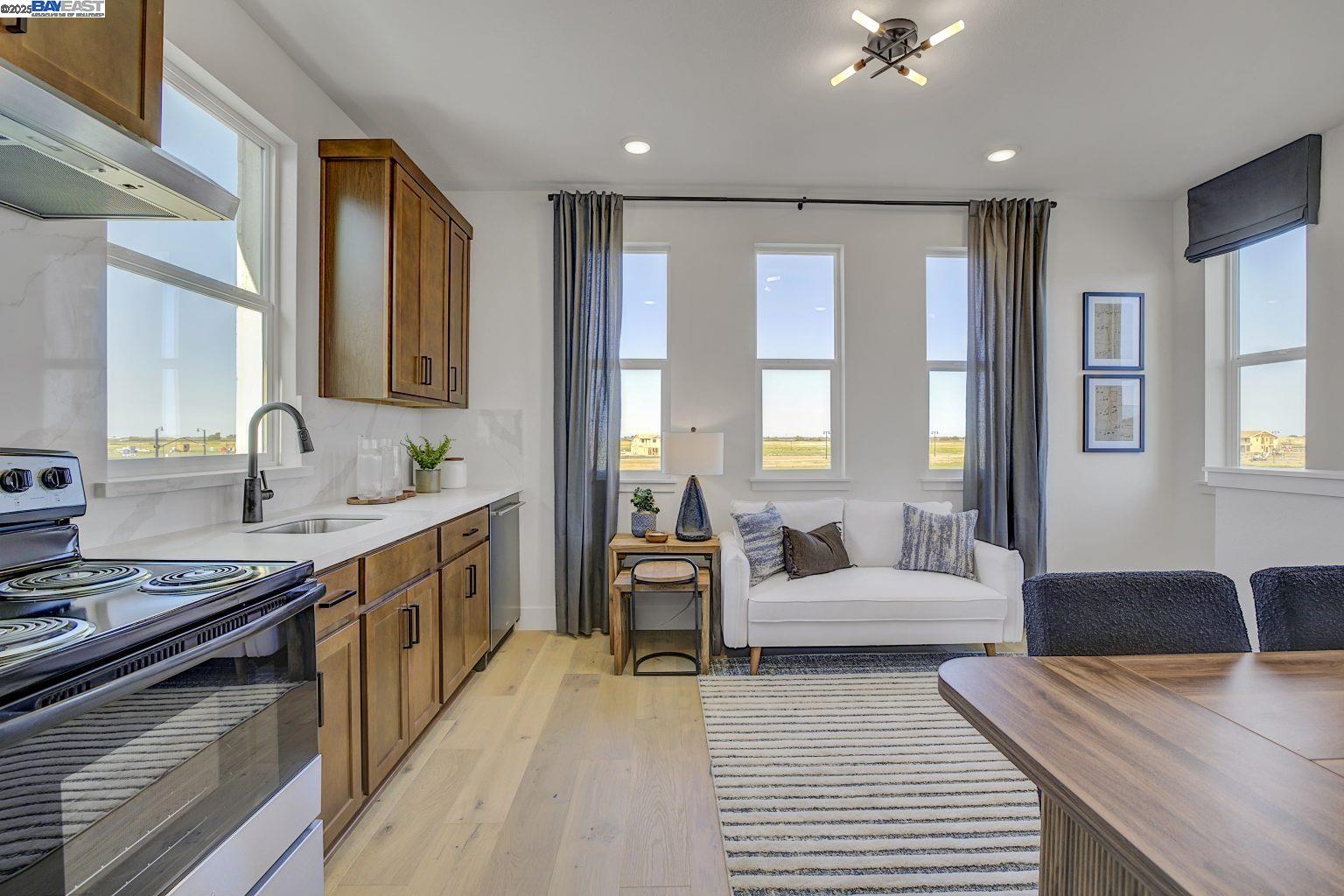 Detail Gallery Image 28 of 35 For 319 W Calabria Drive, Mountain House,  CA 95391 - 6 Beds | 5/1 Baths