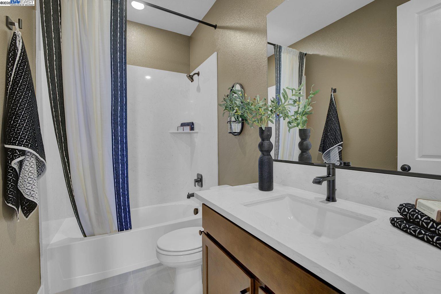 Detail Gallery Image 30 of 35 For 319 W Calabria Drive, Mountain House,  CA 95391 - 6 Beds | 5/1 Baths