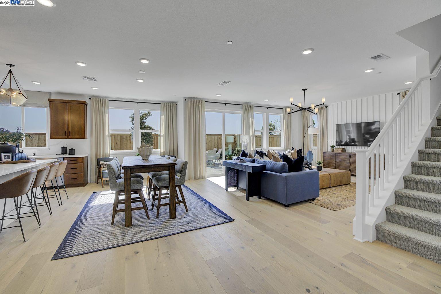 Detail Gallery Image 6 of 35 For 319 W Calabria Drive, Mountain House,  CA 95391 - 6 Beds | 5/1 Baths