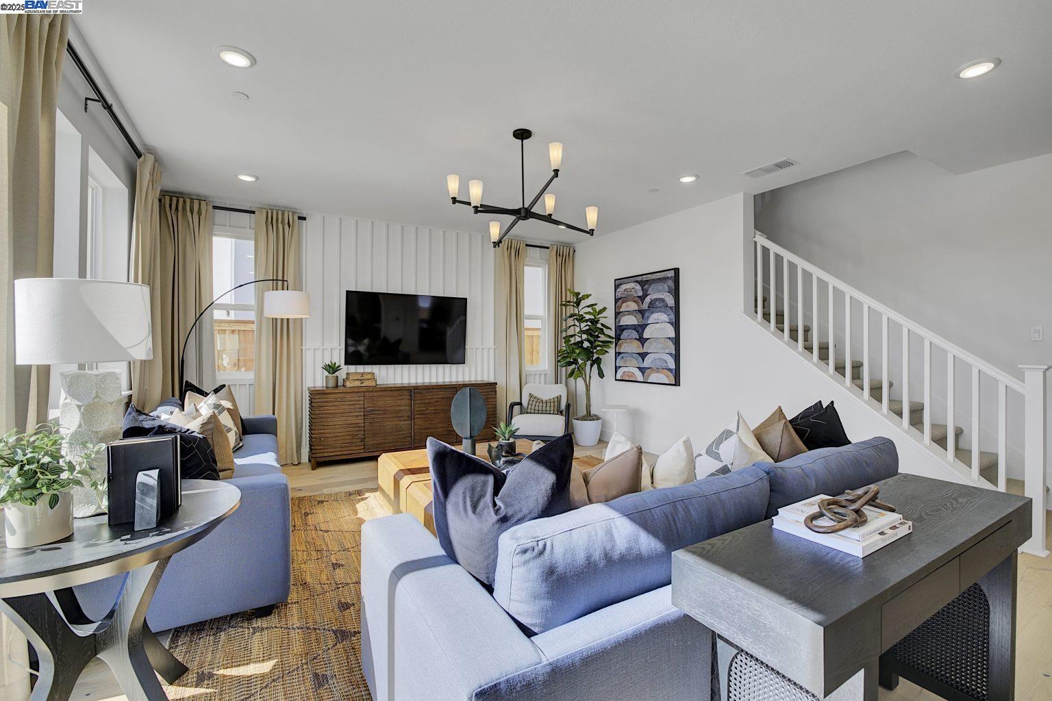 Detail Gallery Image 7 of 35 For 319 W Calabria Drive, Mountain House,  CA 95391 - 6 Beds | 5/1 Baths