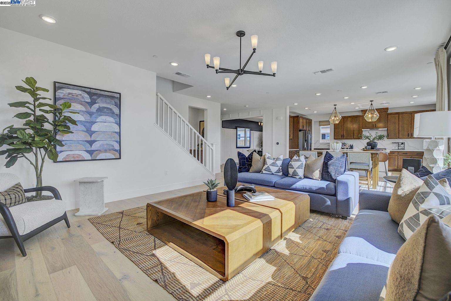 Detail Gallery Image 8 of 35 For 319 W Calabria Drive, Mountain House,  CA 95391 - 6 Beds | 5/1 Baths