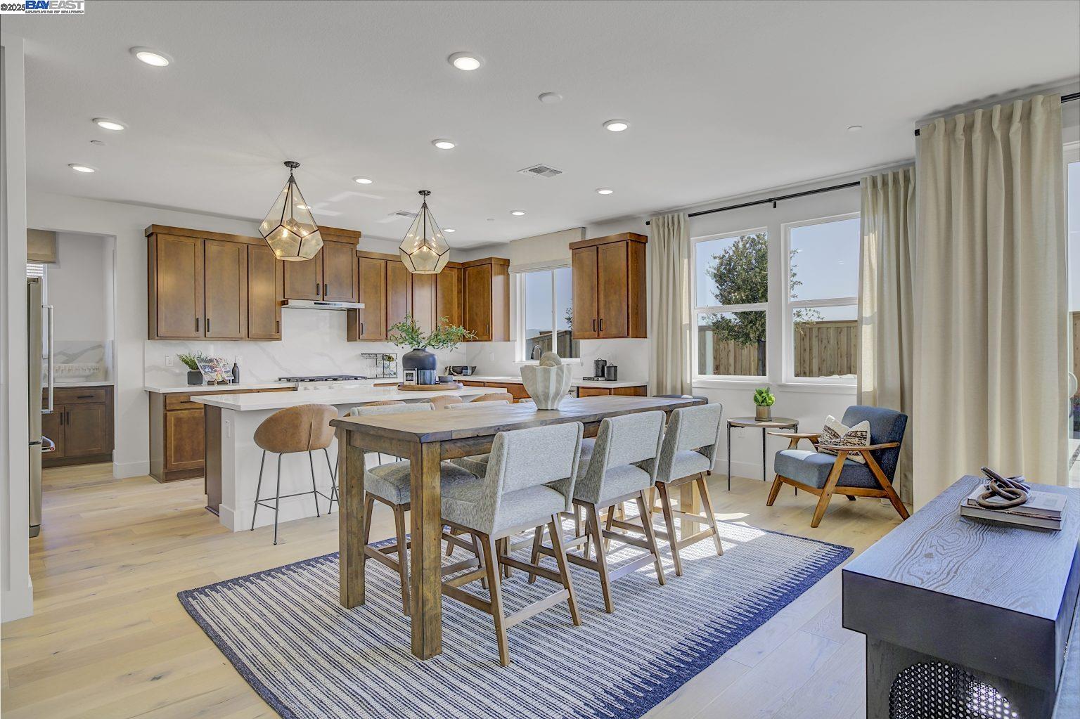 Detail Gallery Image 9 of 35 For 319 W Calabria Drive, Mountain House,  CA 95391 - 6 Beds | 5/1 Baths