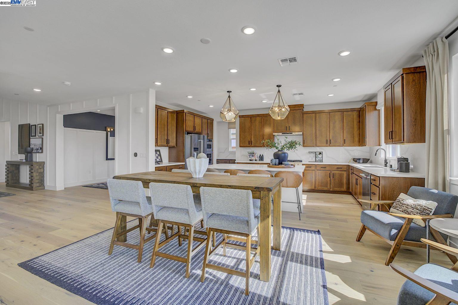Detail Gallery Image 10 of 35 For 319 W Calabria Drive, Mountain House,  CA 95391 - 6 Beds | 5/1 Baths