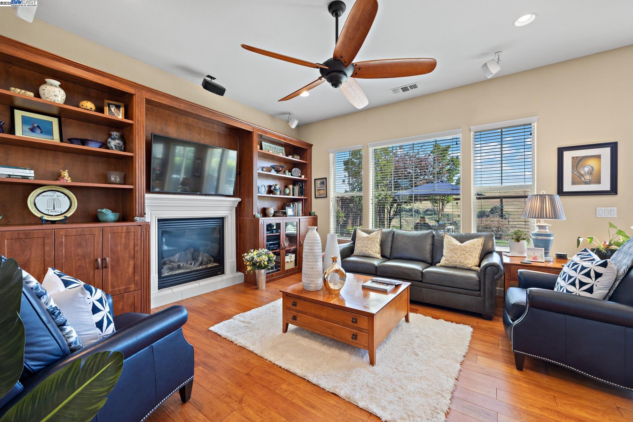 Detail Gallery Image 11 of 48 For 9779 Reimers Way, Dublin,  CA 94568 - 5 Beds | 3 Baths