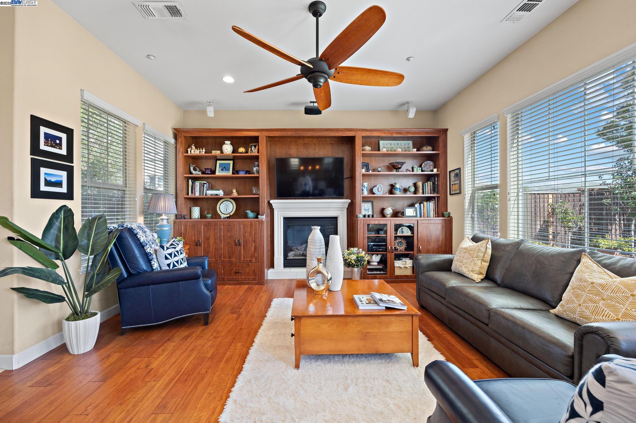 Detail Gallery Image 12 of 48 For 9779 Reimers Way, Dublin,  CA 94568 - 5 Beds | 3 Baths