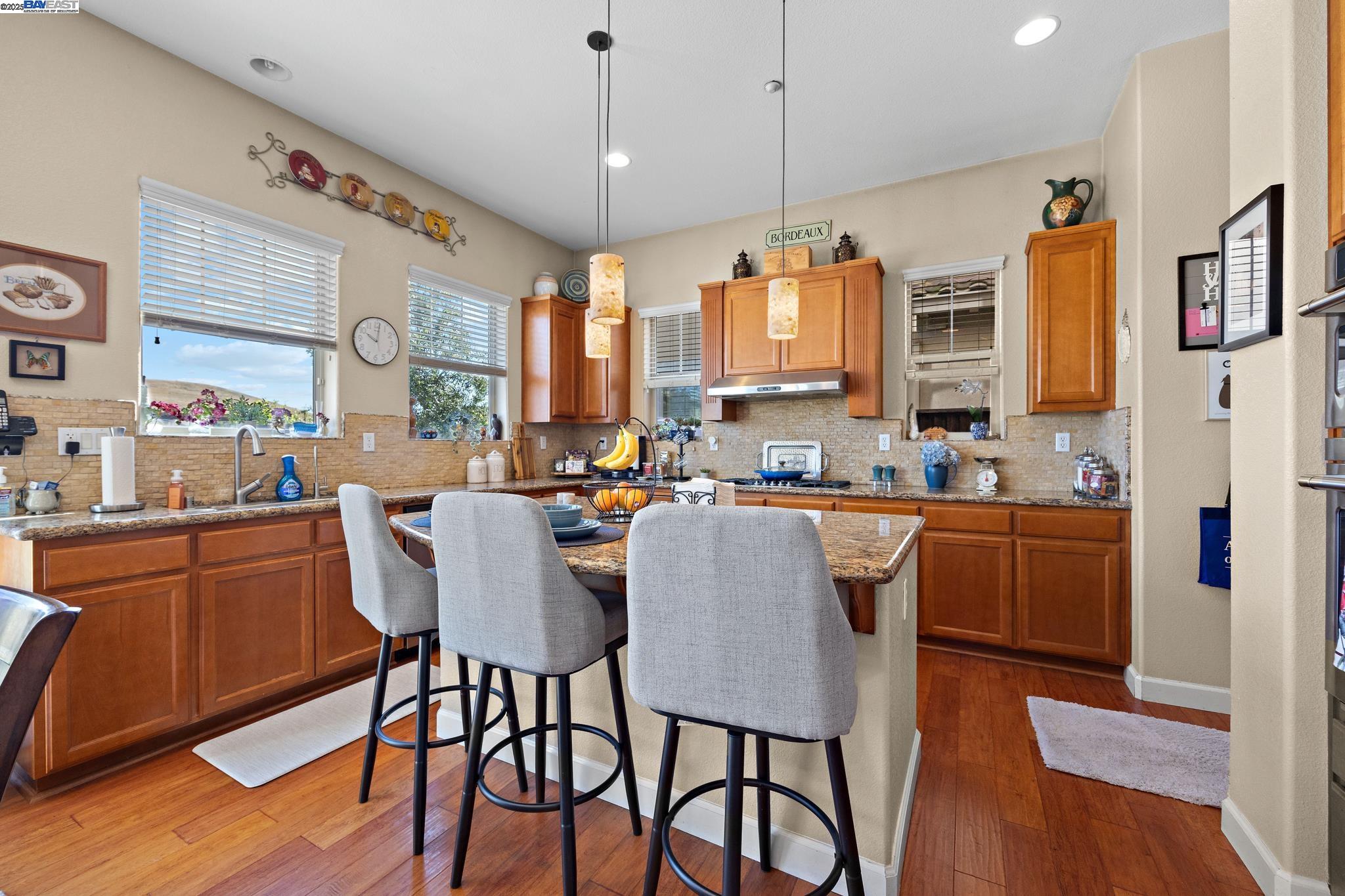 Detail Gallery Image 15 of 48 For 9779 Reimers Way, Dublin,  CA 94568 - 5 Beds | 3 Baths