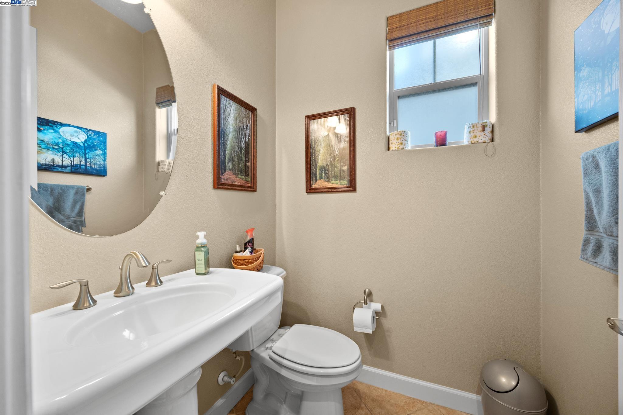 Detail Gallery Image 4 of 48 For 9779 Reimers Way, Dublin,  CA 94568 - 5 Beds | 3 Baths