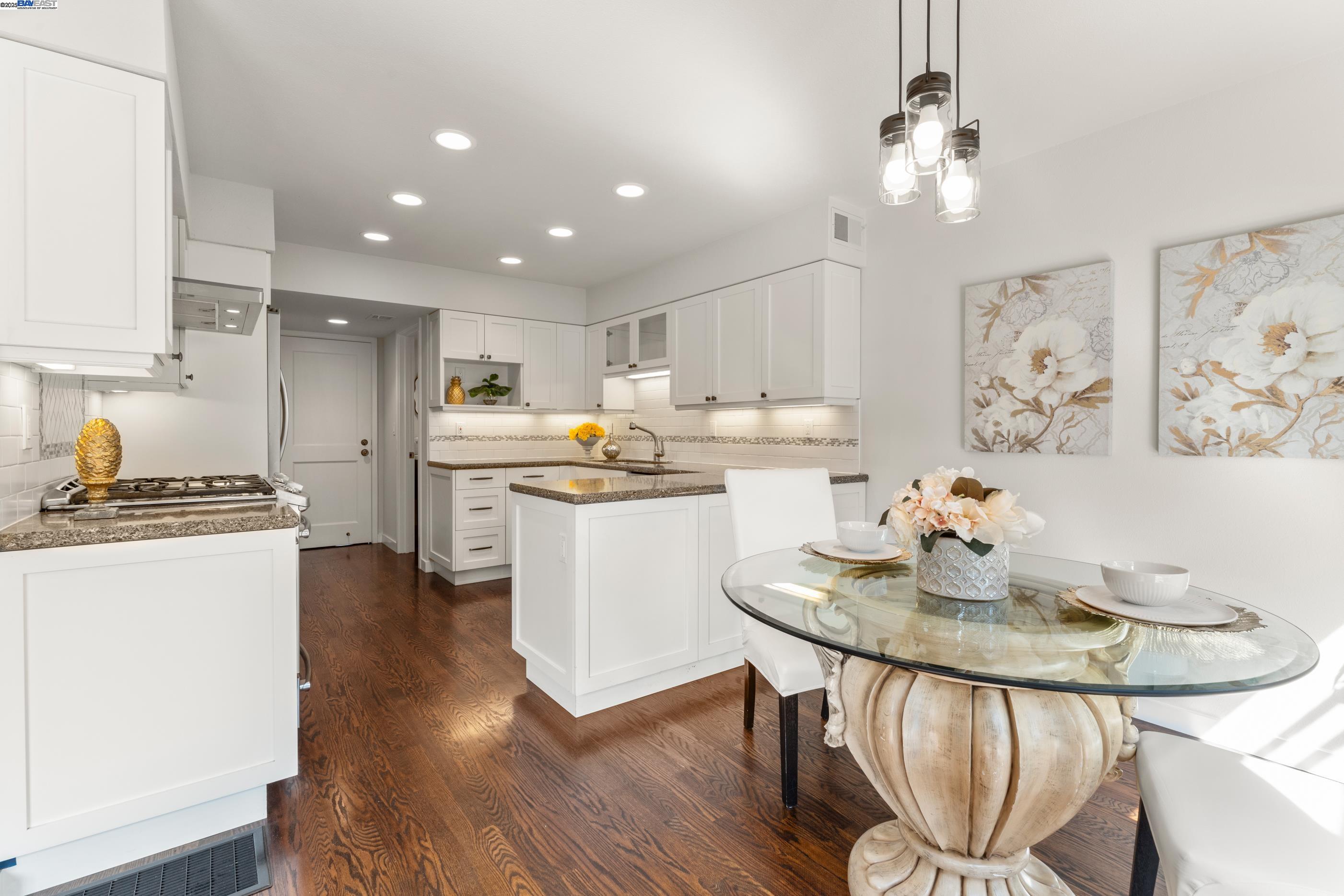 Detail Gallery Image 12 of 33 For 40654 Wolcott Pl, Fremont,  CA 94538 - 3 Beds | 2/1 Baths