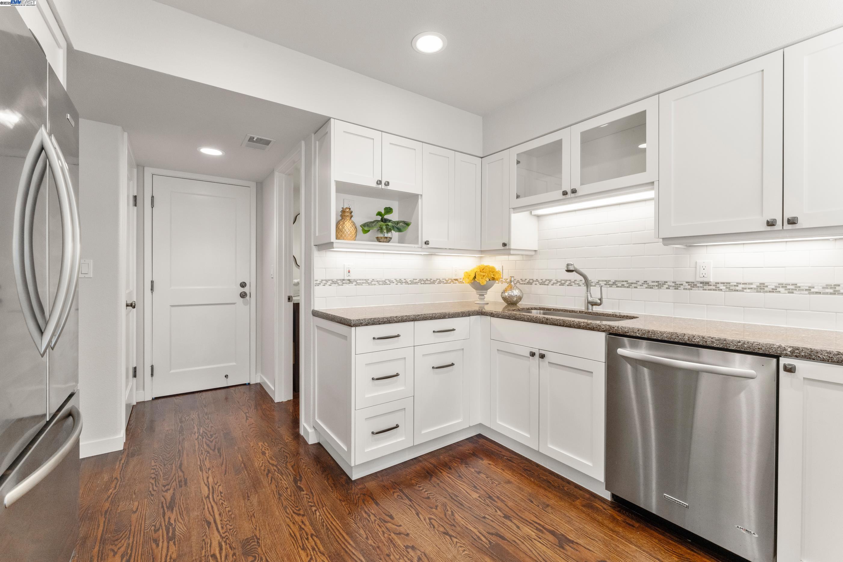 Detail Gallery Image 13 of 33 For 40654 Wolcott Pl, Fremont,  CA 94538 - 3 Beds | 2/1 Baths