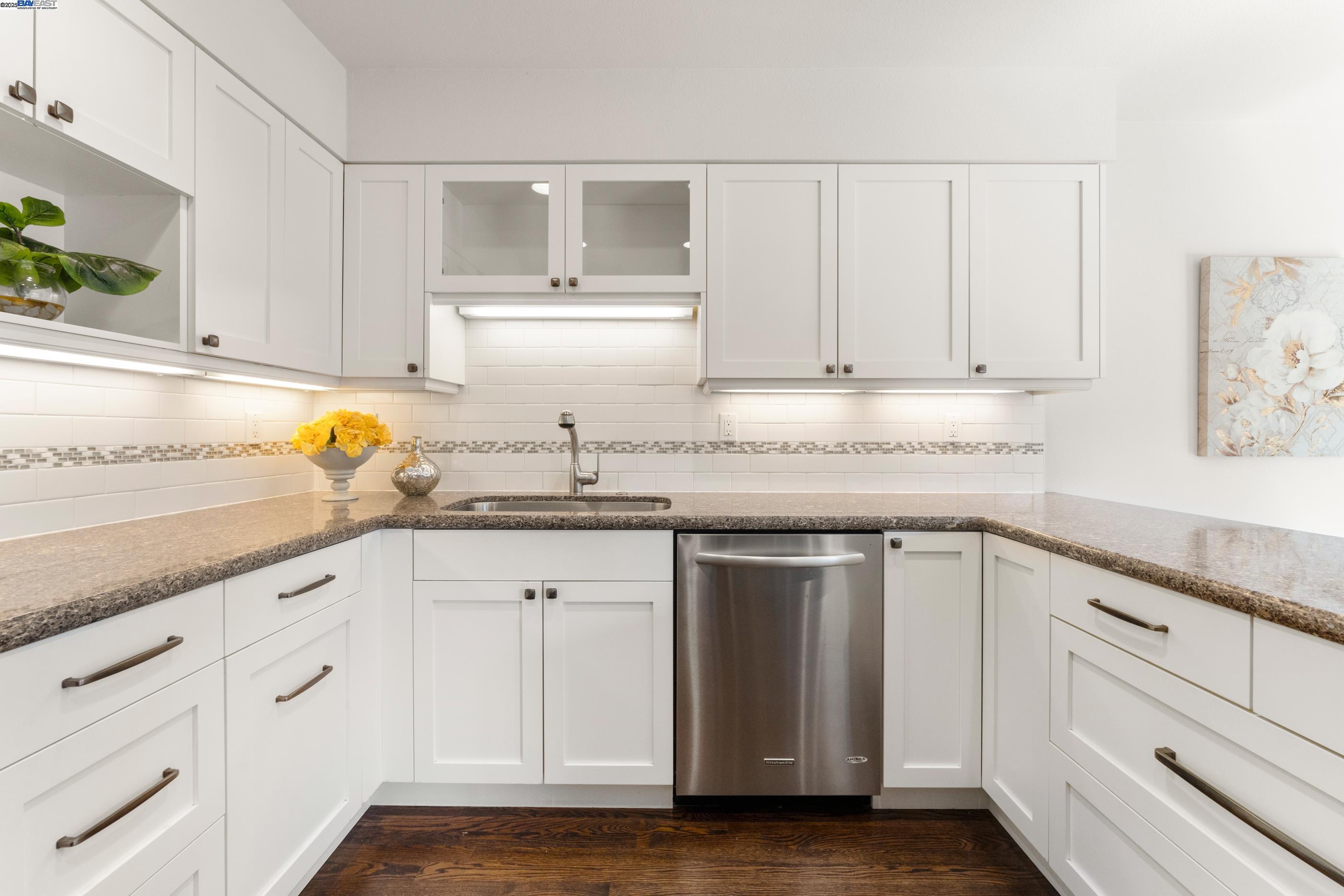Detail Gallery Image 14 of 33 For 40654 Wolcott Pl, Fremont,  CA 94538 - 3 Beds | 2/1 Baths