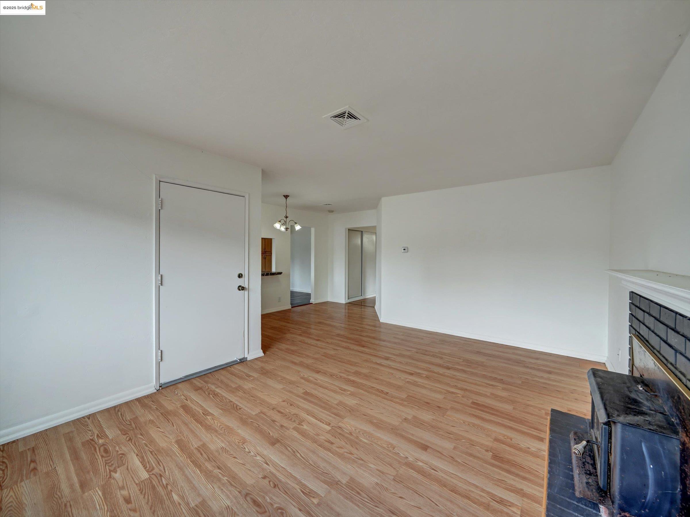 Detail Gallery Image 2 of 22 For 3047 Judith Ct, San Pablo,  CA 94806 - 3 Beds | 2 Baths