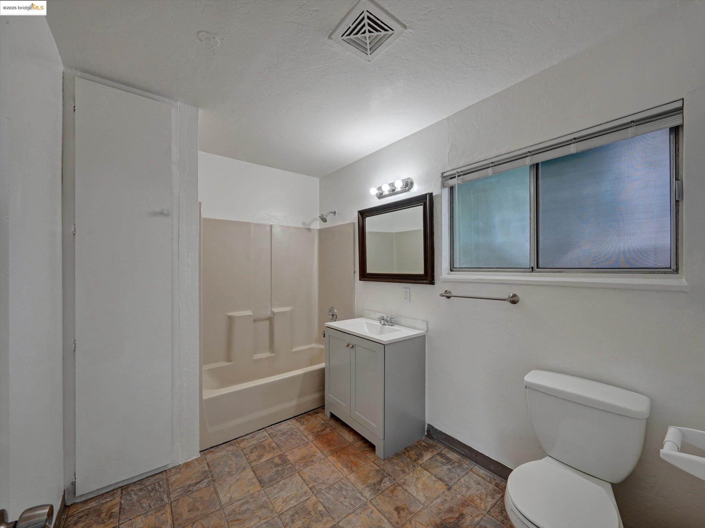 Detail Gallery Image 12 of 22 For 3047 Judith Ct, San Pablo,  CA 94806 - 3 Beds | 2 Baths