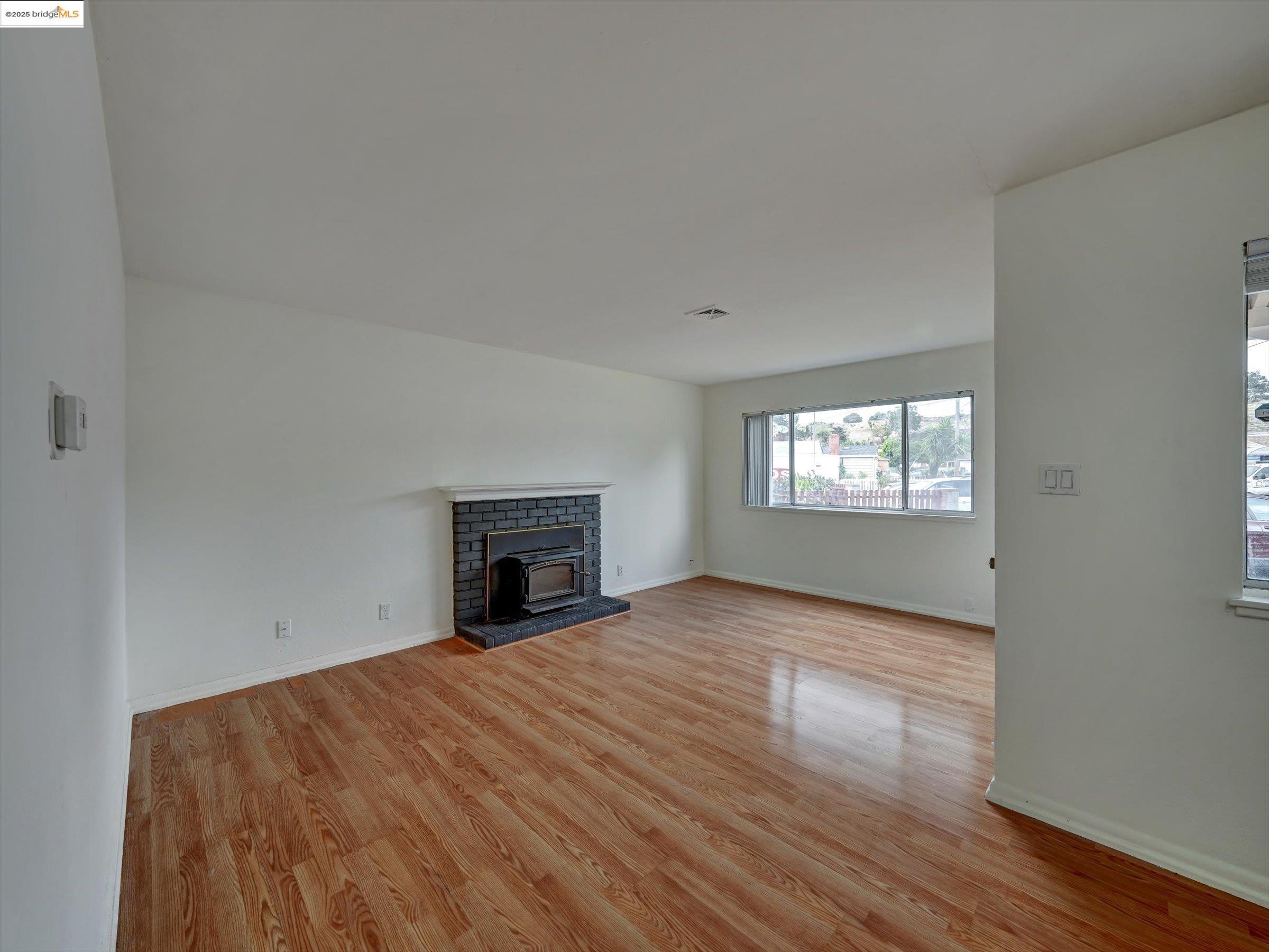 Detail Gallery Image 3 of 22 For 3047 Judith Ct, San Pablo,  CA 94806 - 3 Beds | 2 Baths