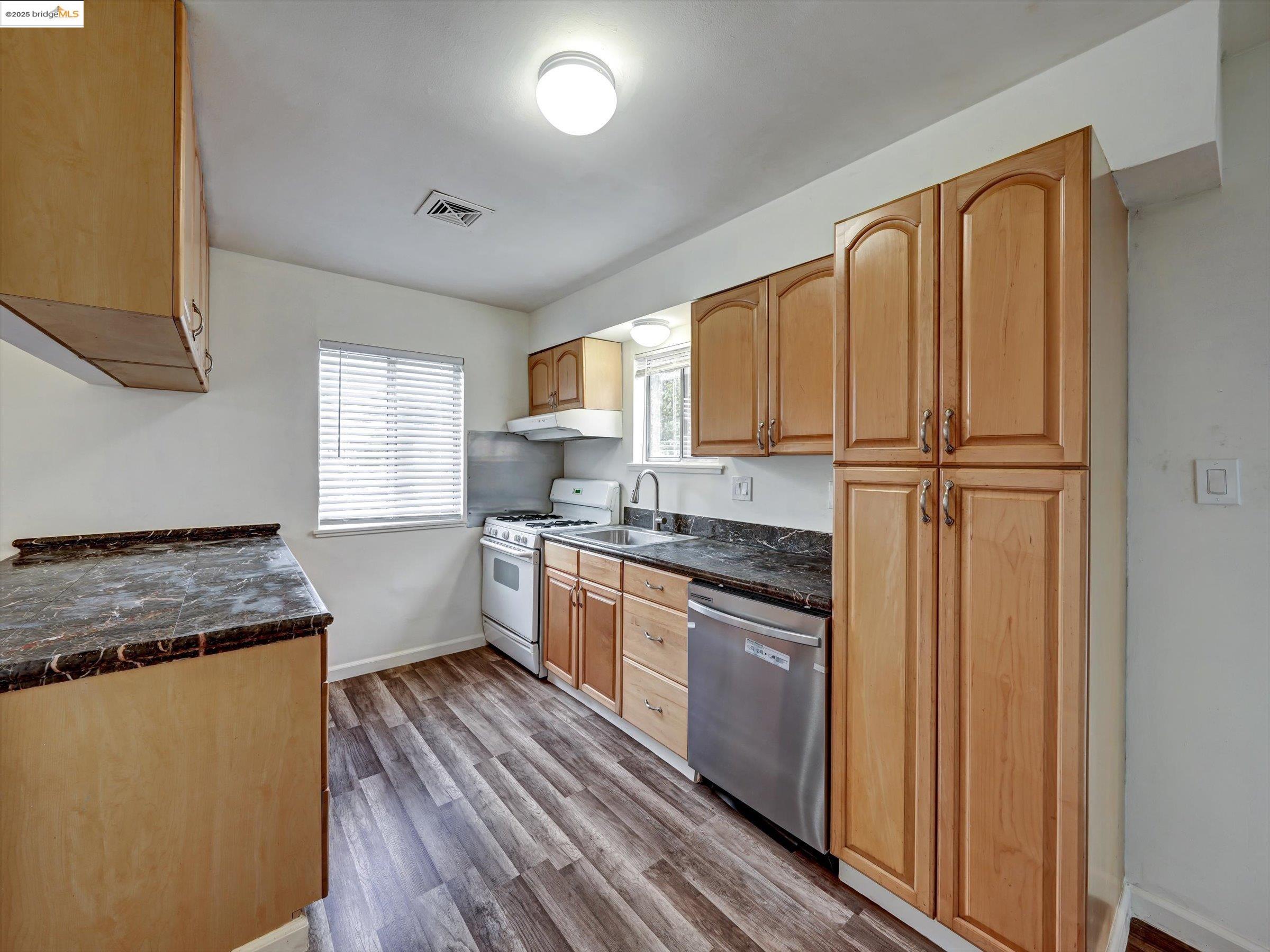 Detail Gallery Image 6 of 22 For 3047 Judith Ct, San Pablo,  CA 94806 - 3 Beds | 2 Baths