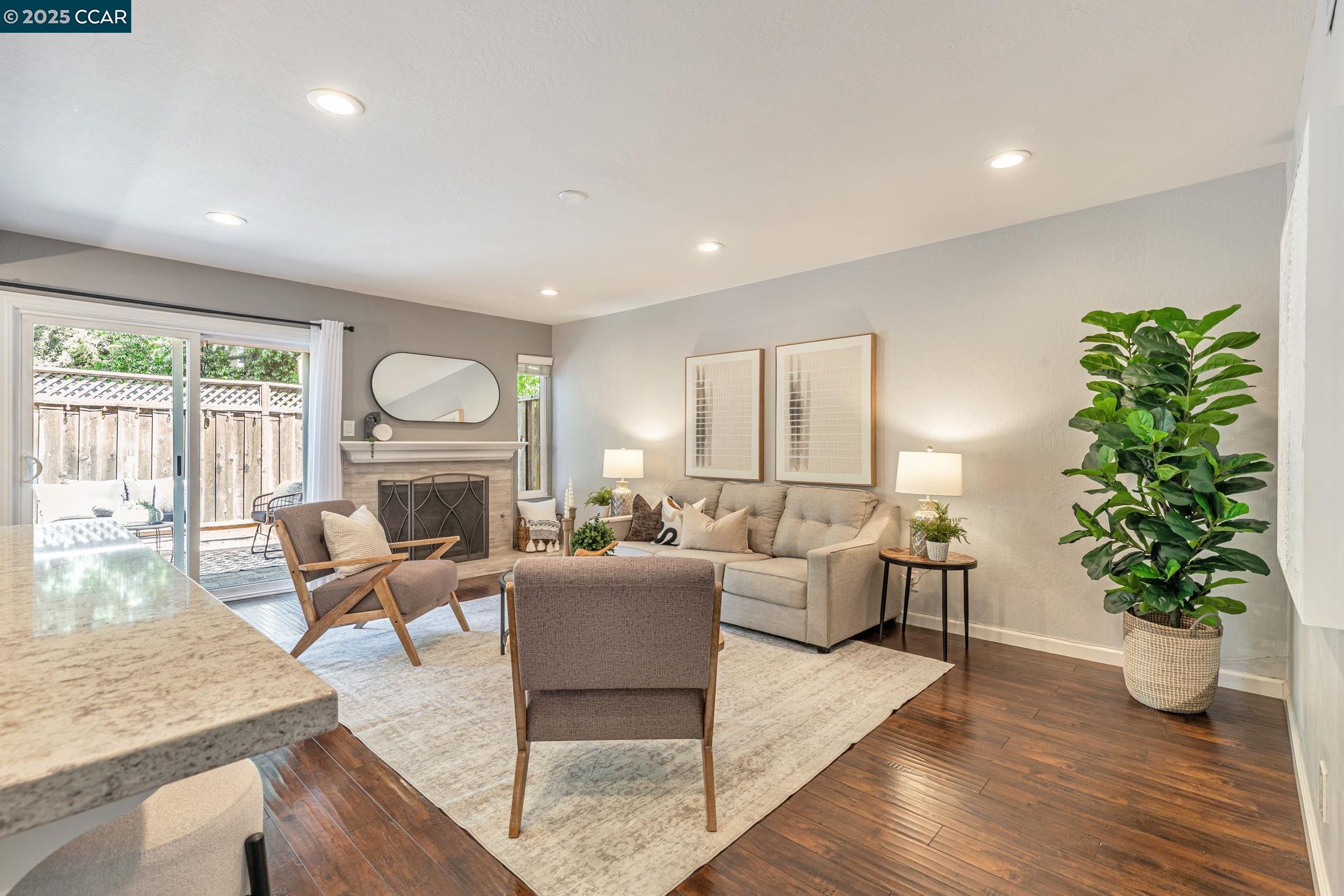 Detail Gallery Image 3 of 37 For 239 Ashley Cir, Danville,  CA 94526 - 2 Beds | 2/1 Baths