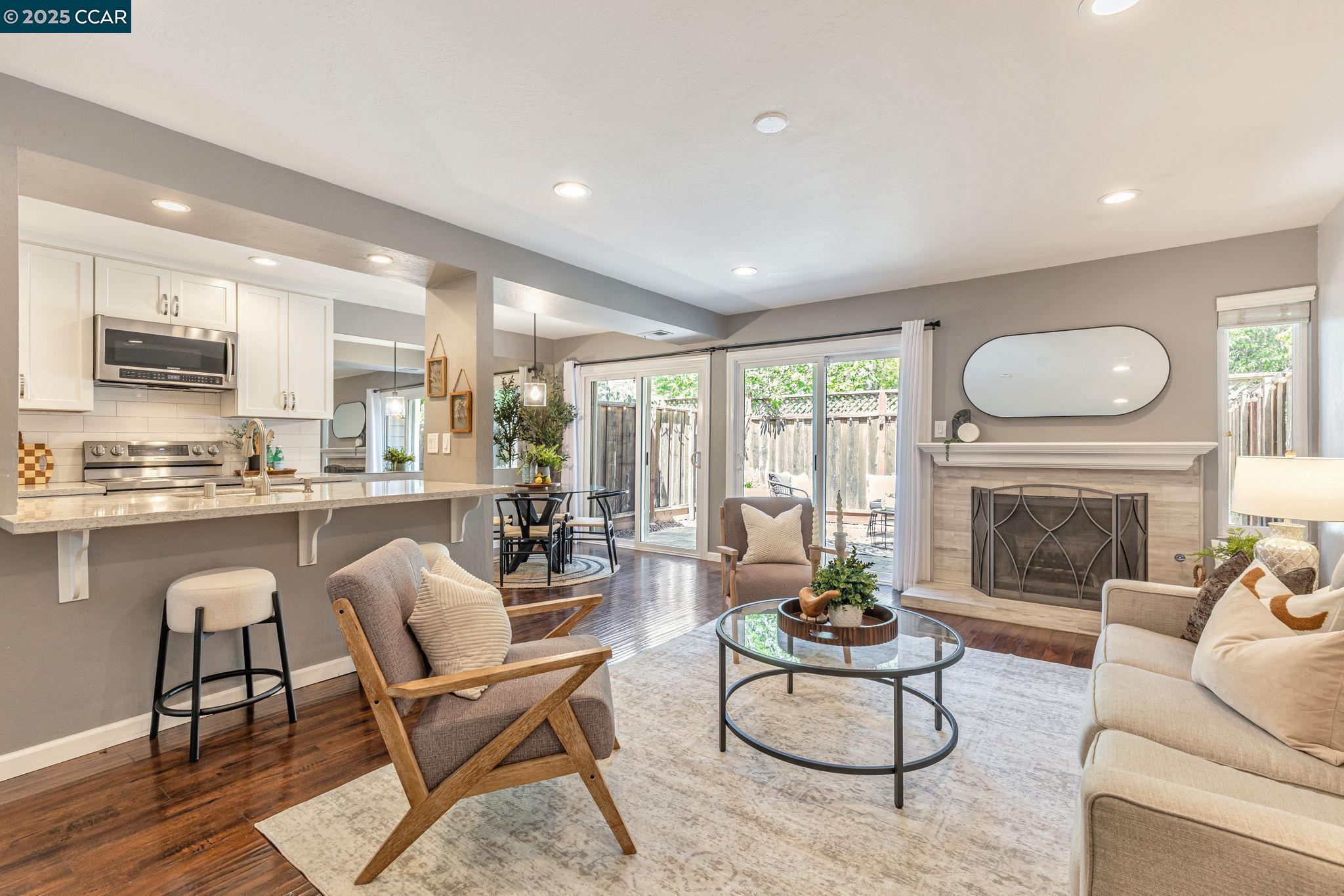 Detail Gallery Image 4 of 37 For 239 Ashley Cir, Danville,  CA 94526 - 2 Beds | 2/1 Baths