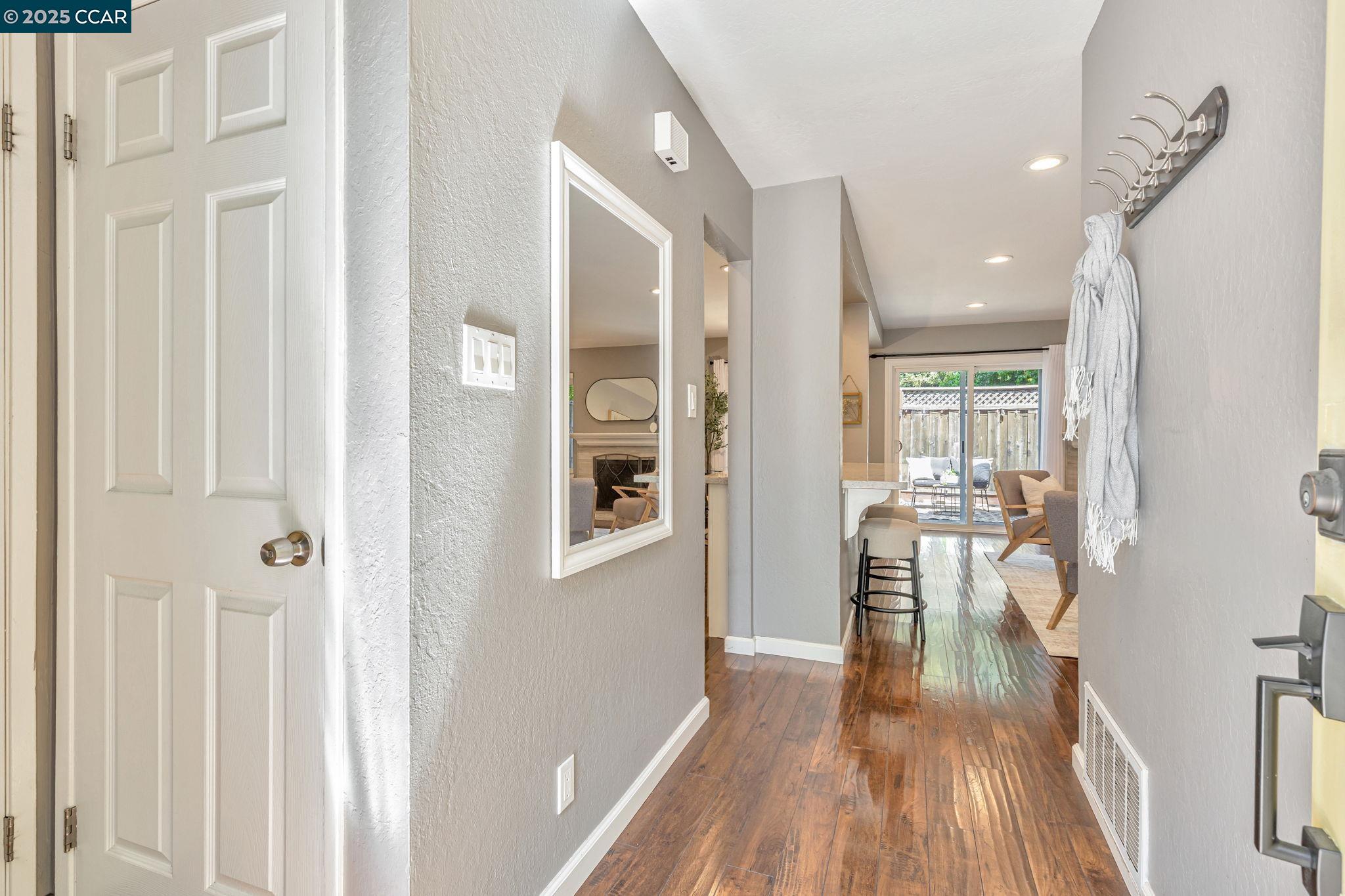 Detail Gallery Image 6 of 37 For 239 Ashley Cir, Danville,  CA 94526 - 2 Beds | 2/1 Baths