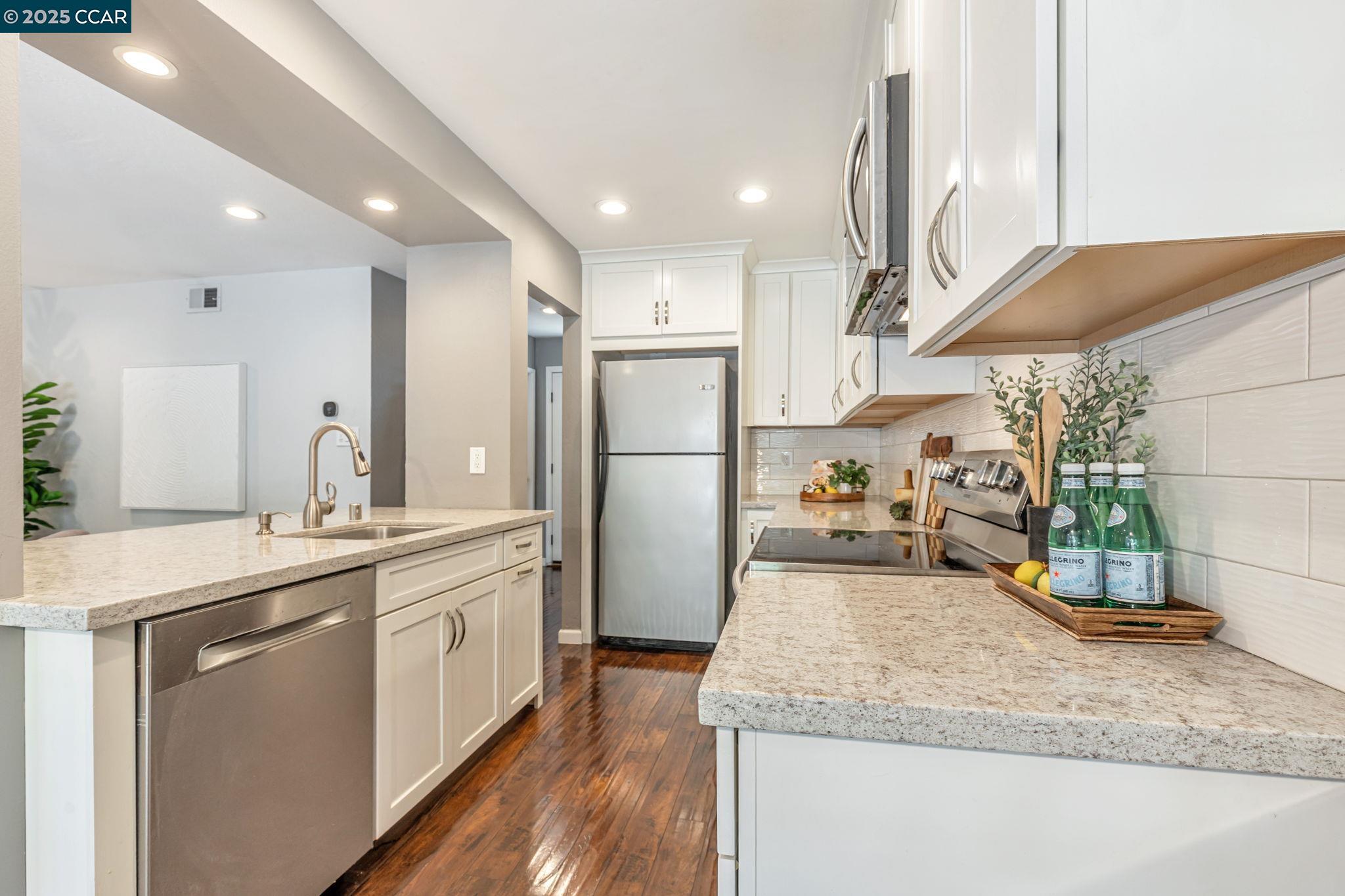 Detail Gallery Image 8 of 37 For 239 Ashley Cir, Danville,  CA 94526 - 2 Beds | 2/1 Baths