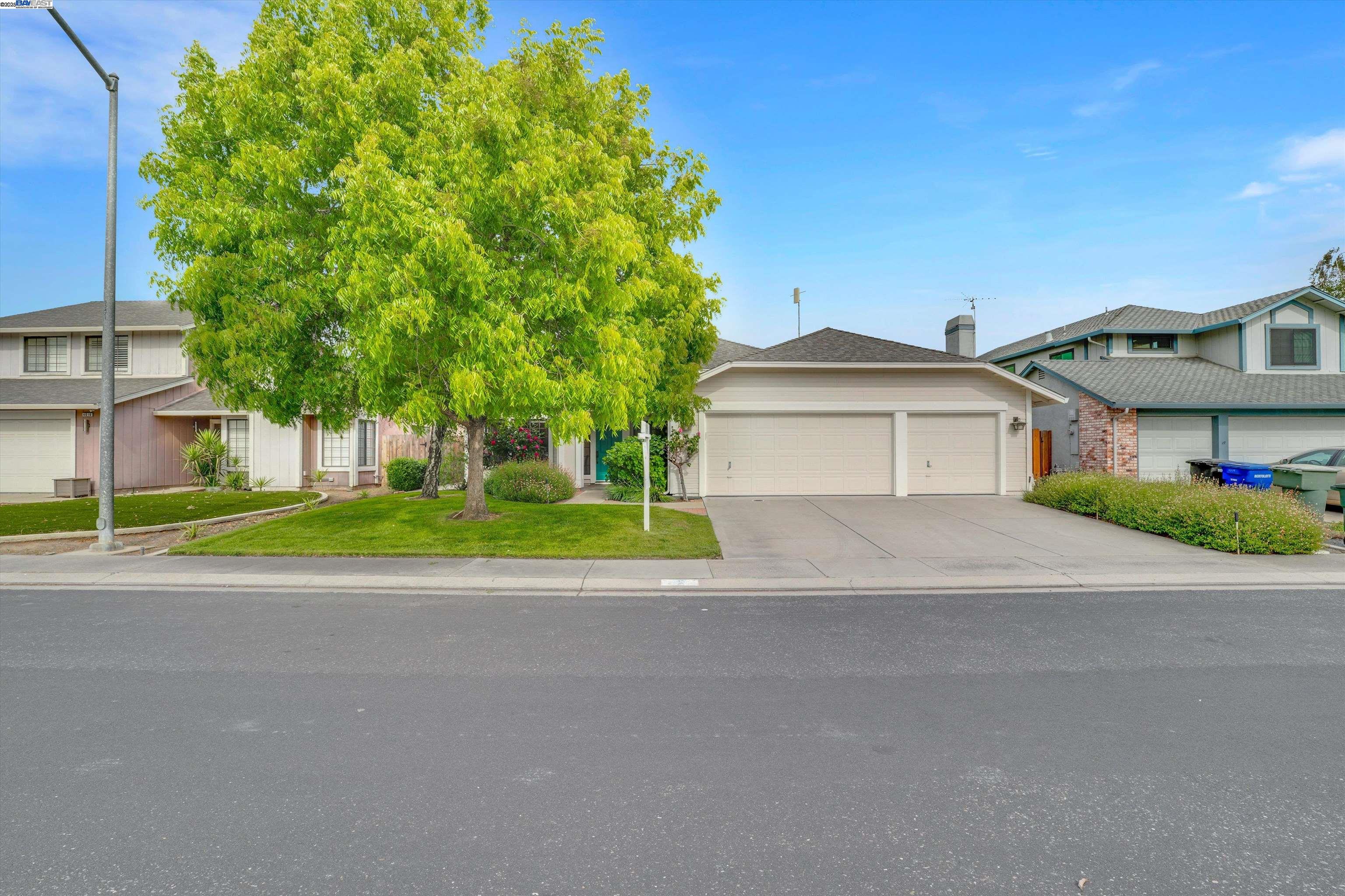 Detail Gallery Image 1 of 35 For 4012 Godfrey Dr, Salida,  CA 95368 - 4 Beds | 2 Baths