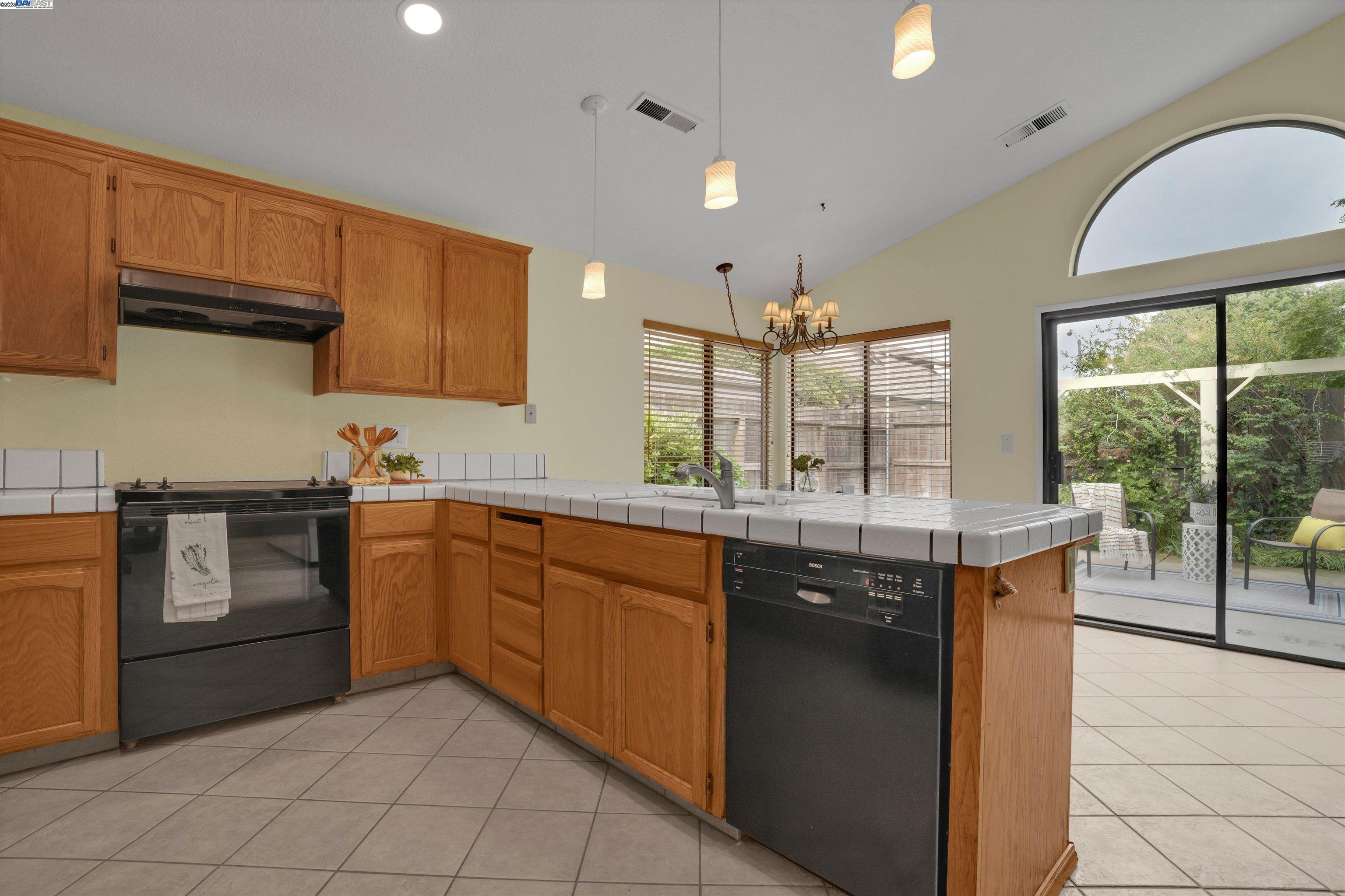 Detail Gallery Image 16 of 35 For 4012 Godfrey Dr, Salida,  CA 95368 - 4 Beds | 2 Baths