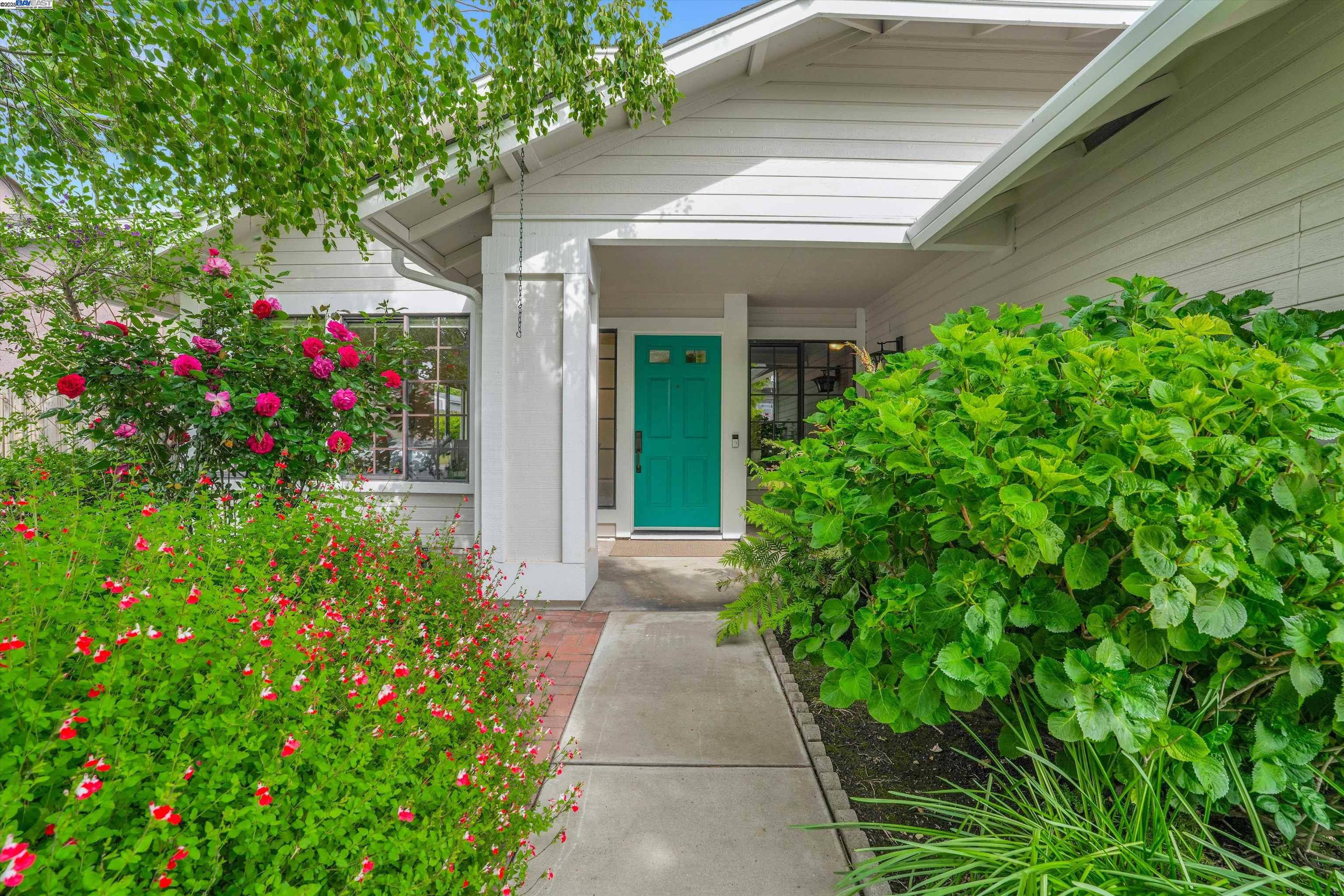 Detail Gallery Image 3 of 35 For 4012 Godfrey Dr, Salida,  CA 95368 - 4 Beds | 2 Baths
