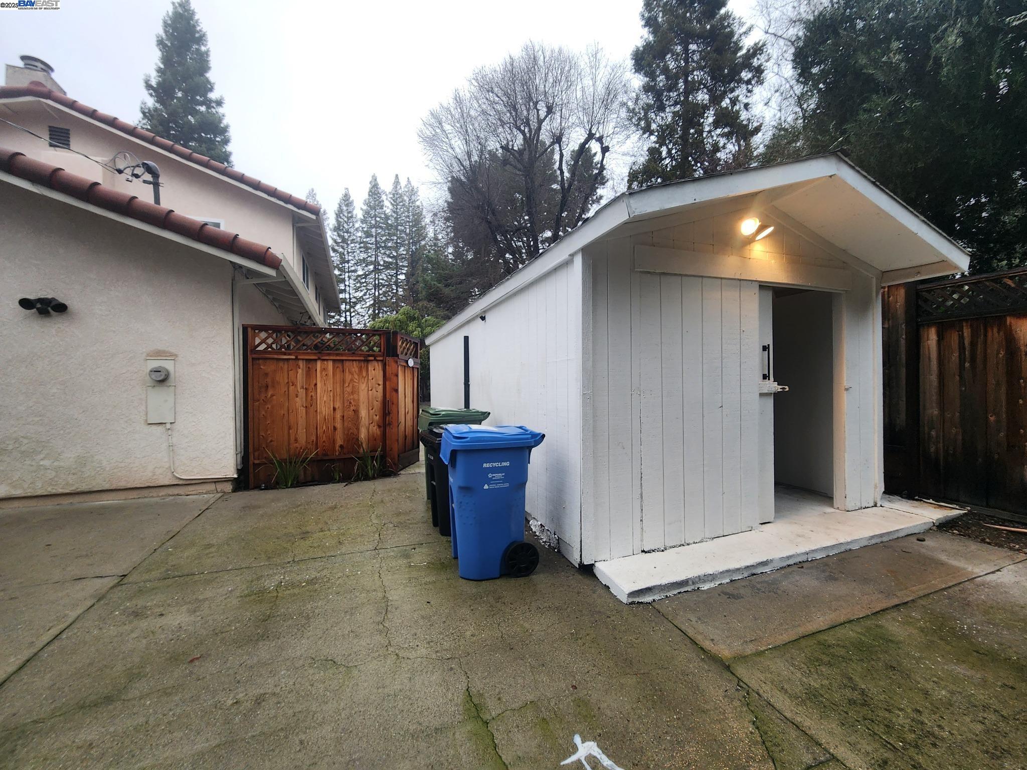 Detail Gallery Image 2 of 23 For 1768 Green Valley Rd, Danville,  CA 94526 - 4 Beds | 2/1 Baths