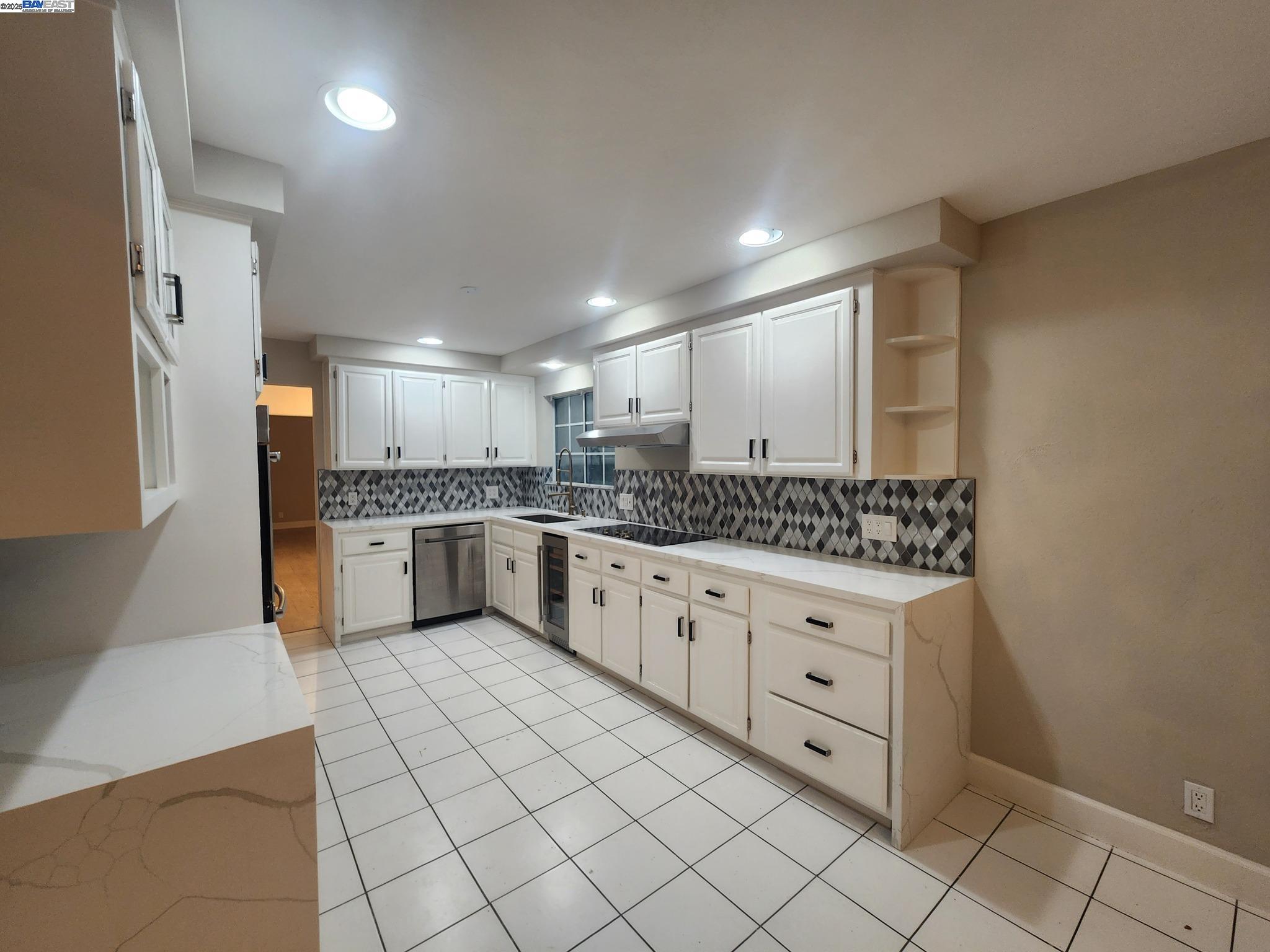 Detail Gallery Image 8 of 23 For 1768 Green Valley Rd, Danville,  CA 94526 - 4 Beds | 2/1 Baths