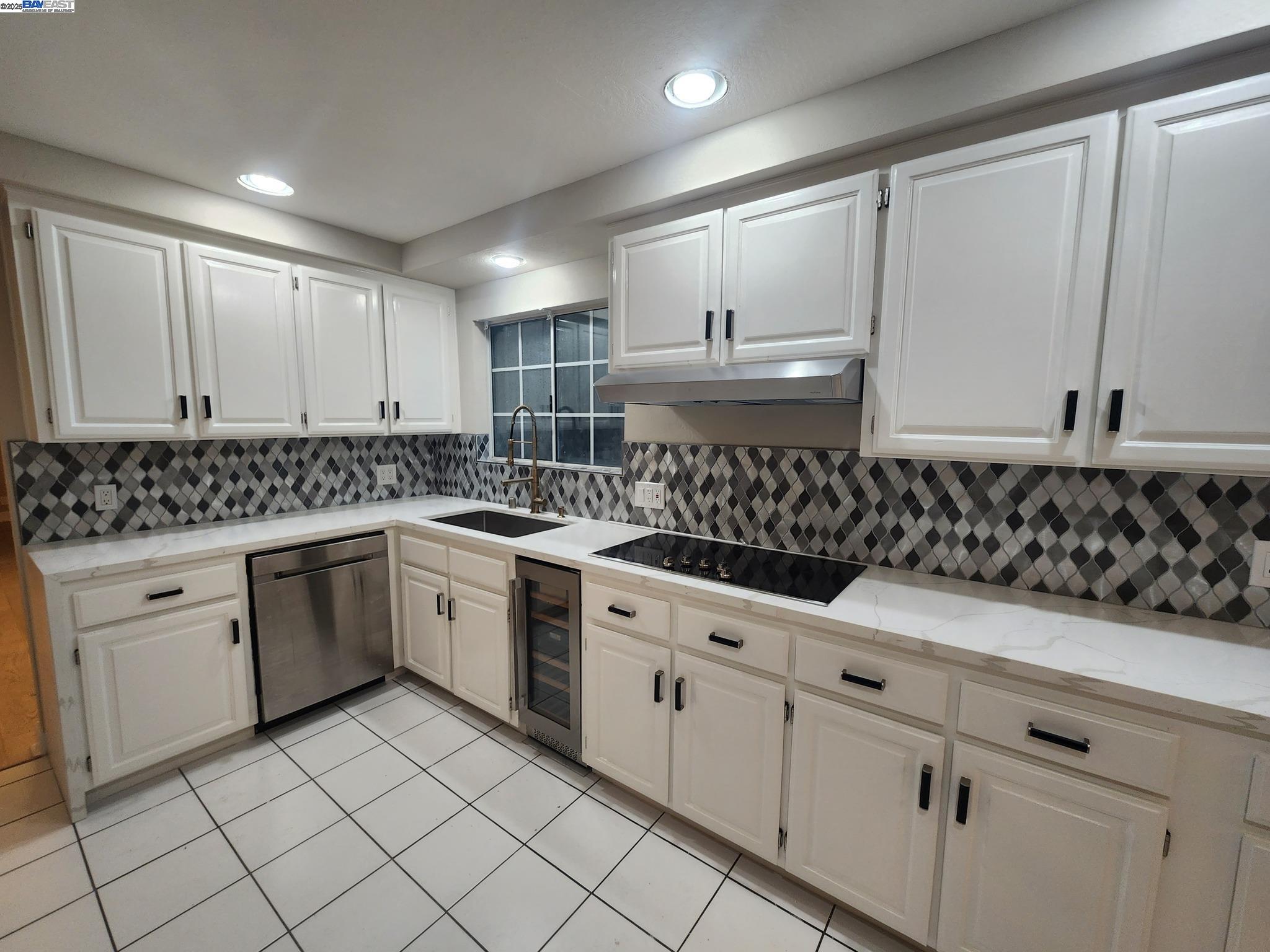 Detail Gallery Image 10 of 23 For 1768 Green Valley Rd, Danville,  CA 94526 - 4 Beds | 2/1 Baths