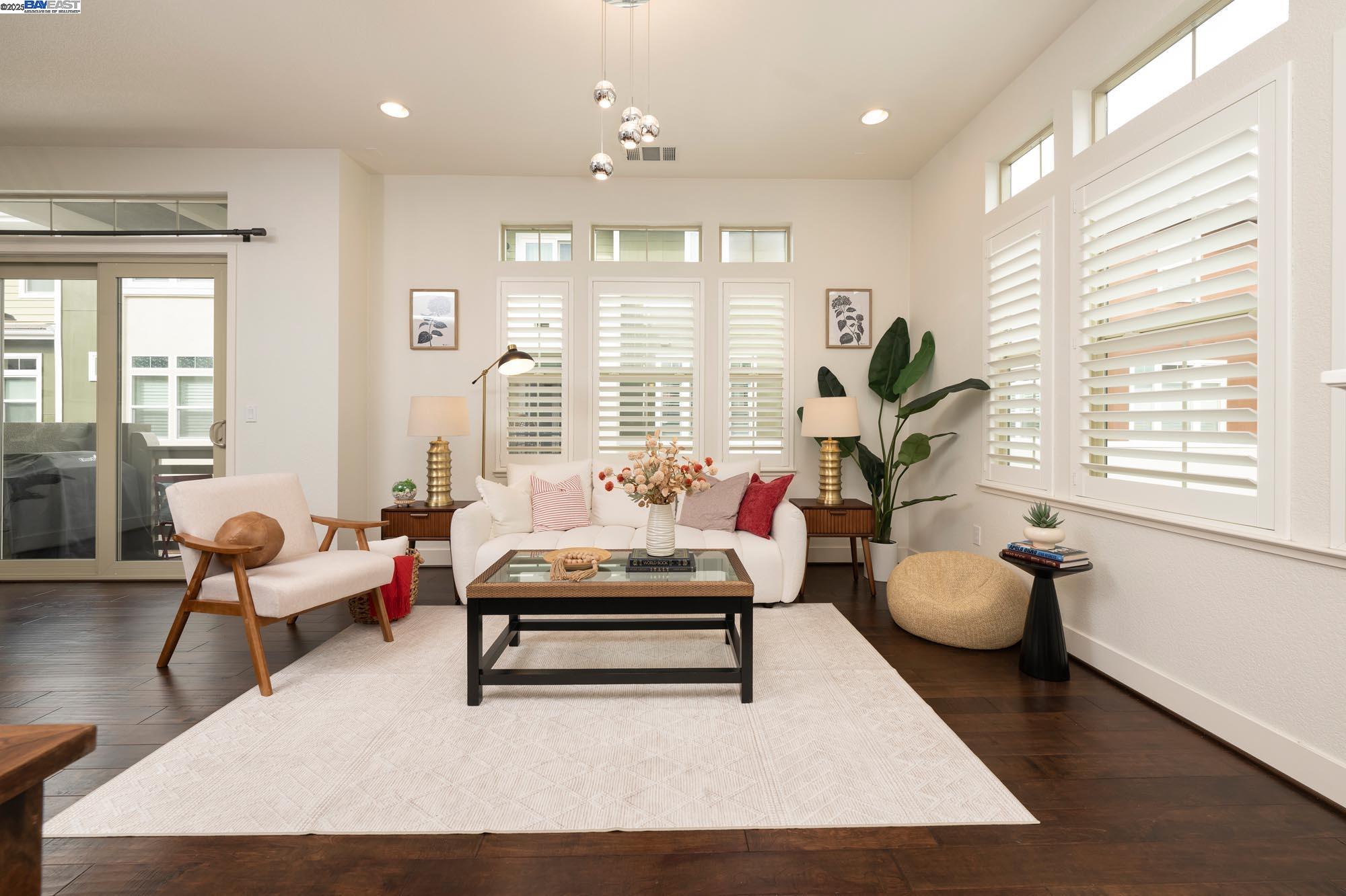 Detail Gallery Image 1 of 28 For 2835 Alvarado Ave, San Mateo,  CA 94403 - 2 Beds | 2/1 Baths