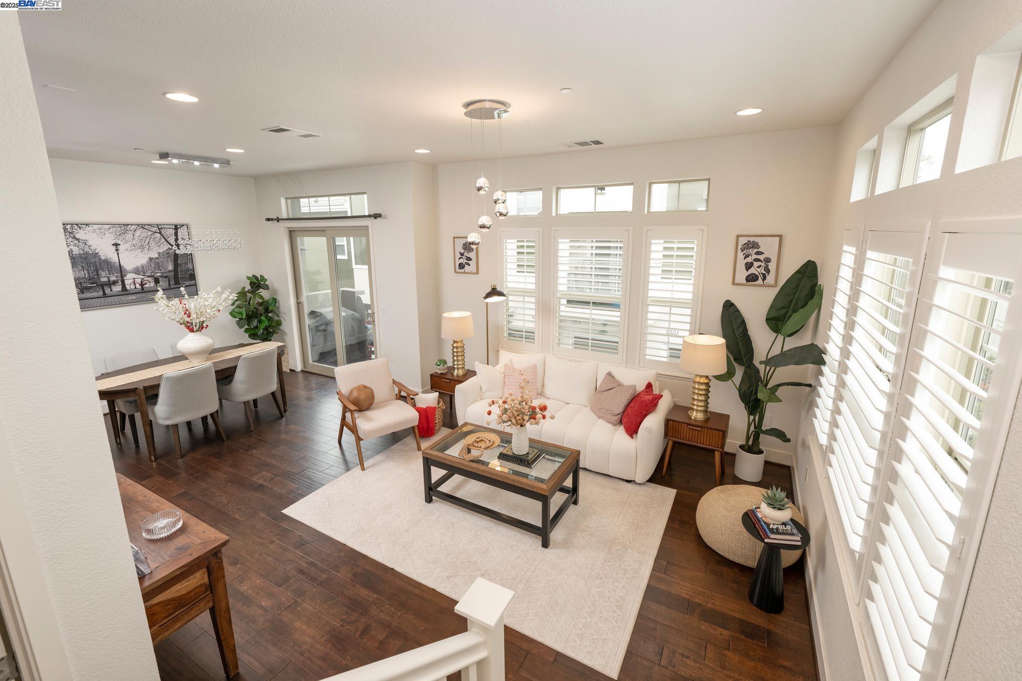 Detail Gallery Image 2 of 28 For 2835 Alvarado Ave, San Mateo,  CA 94403 - 2 Beds | 2/1 Baths