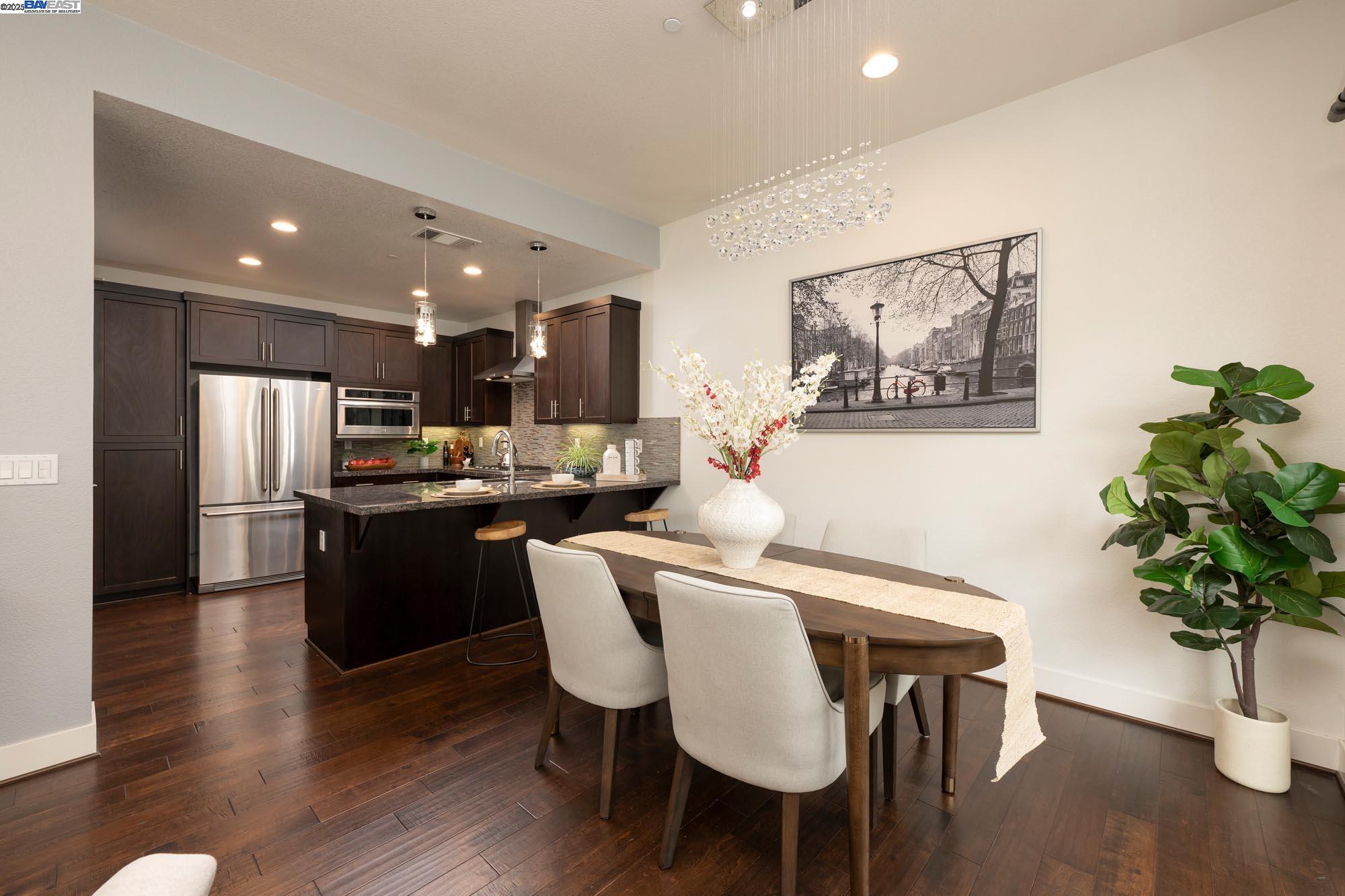 Detail Gallery Image 3 of 28 For 2835 Alvarado Ave, San Mateo,  CA 94403 - 2 Beds | 2/1 Baths