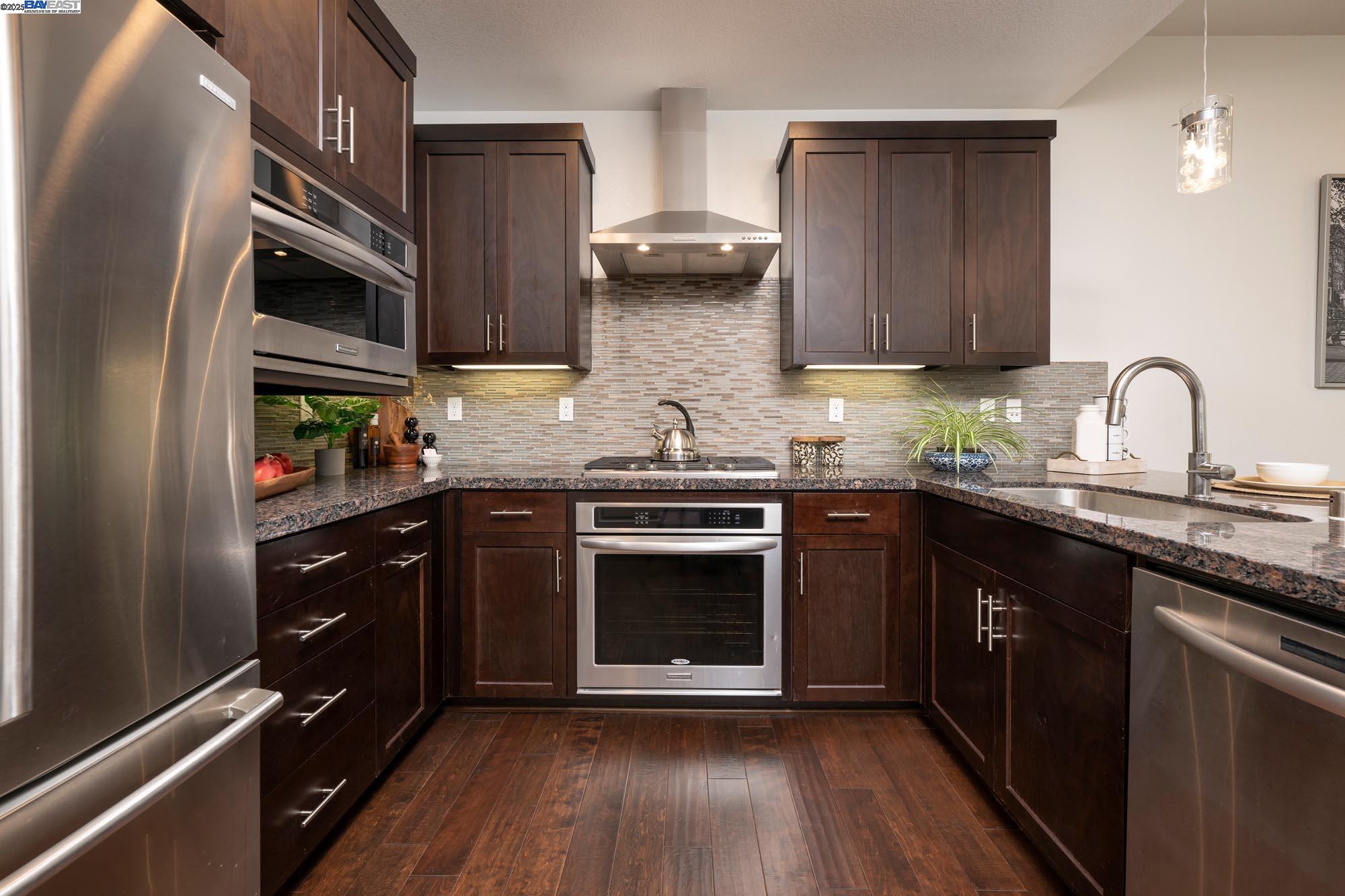 Detail Gallery Image 4 of 28 For 2835 Alvarado Ave, San Mateo,  CA 94403 - 2 Beds | 2/1 Baths