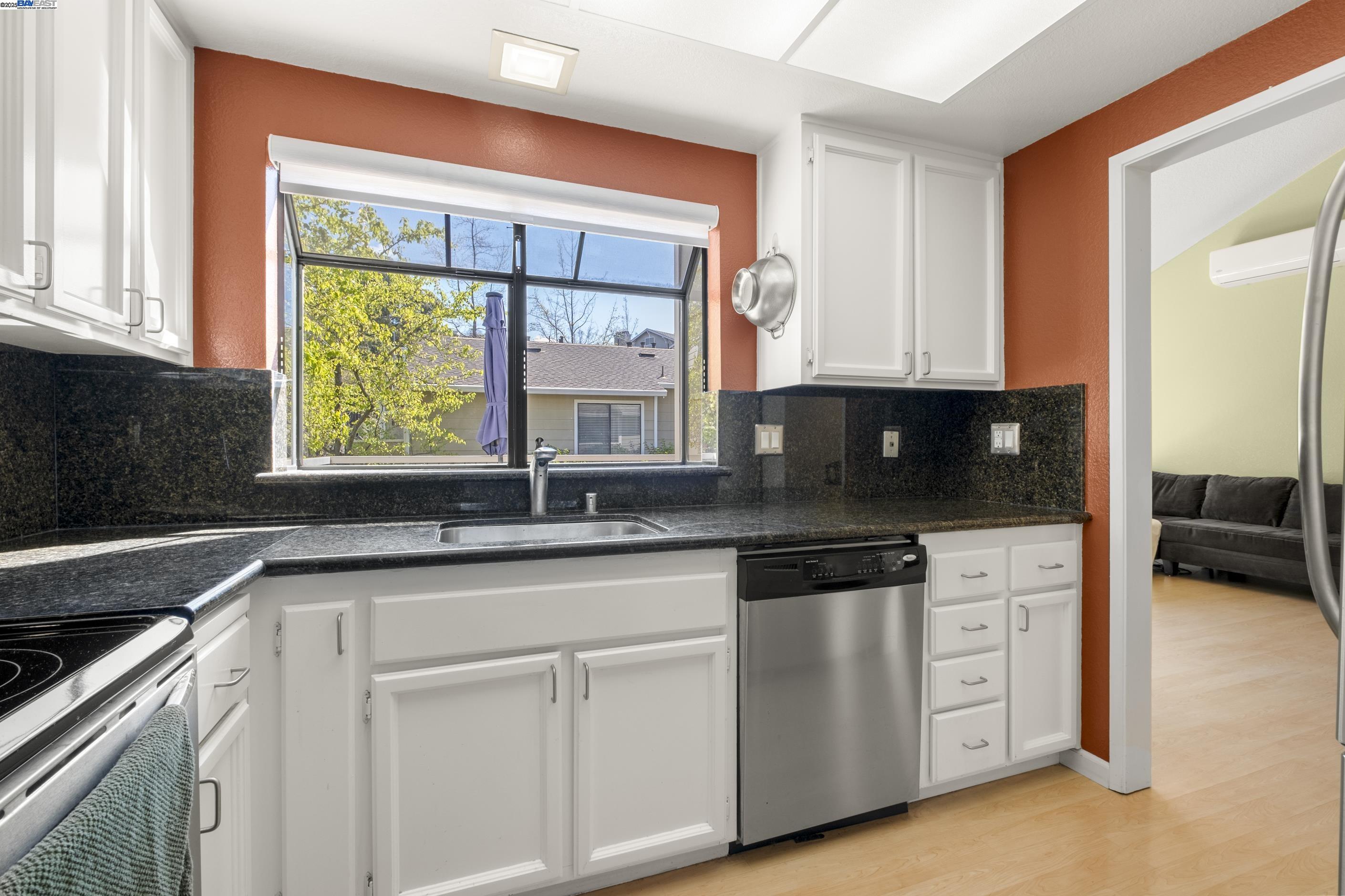 Detail Gallery Image 11 of 27 For 2437 Sebastopol Ln #3,  Hayward,  CA 94542 - 1 Beds | 1 Baths