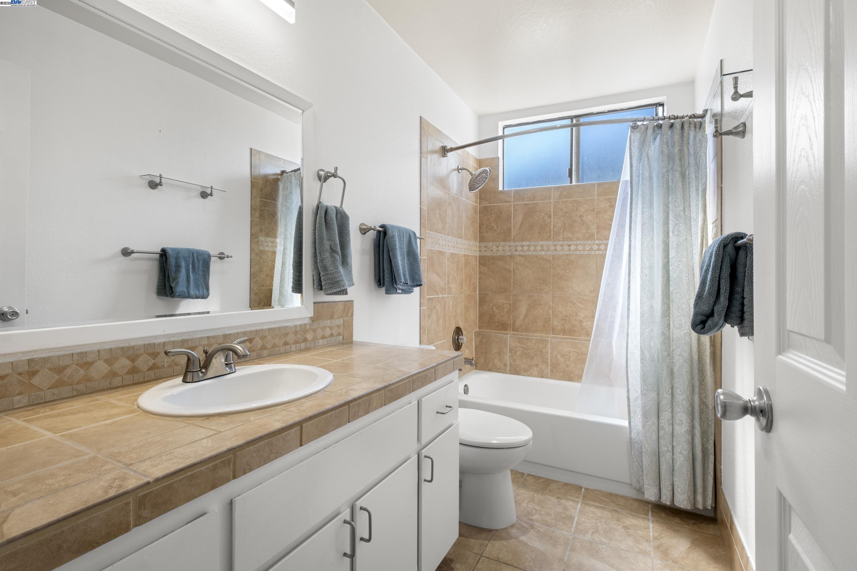Detail Gallery Image 18 of 27 For 2437 Sebastopol Ln #3,  Hayward,  CA 94542 - 1 Beds | 1 Baths