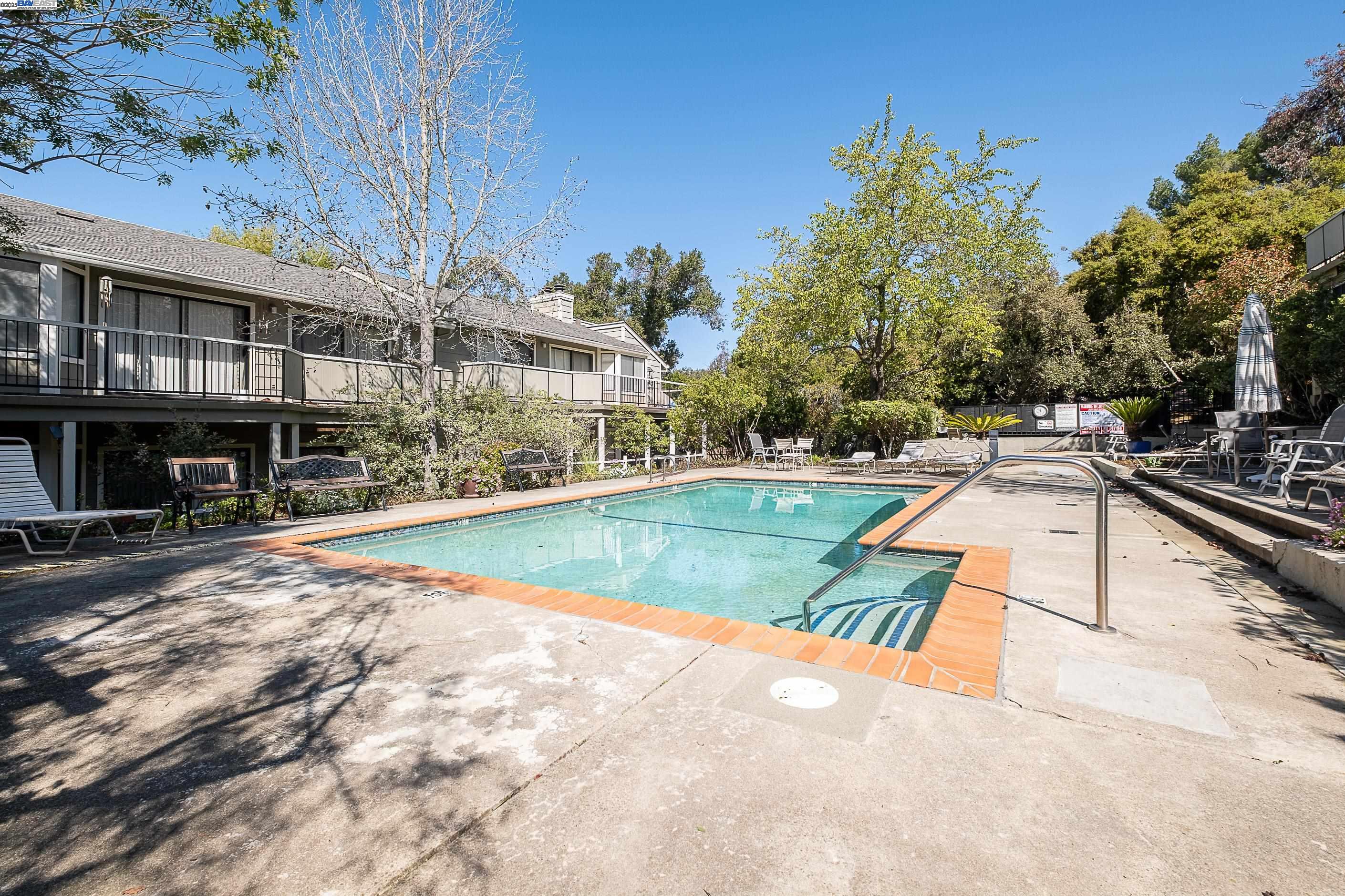 Detail Gallery Image 26 of 27 For 2437 Sebastopol Ln #3,  Hayward,  CA 94542 - 1 Beds | 1 Baths