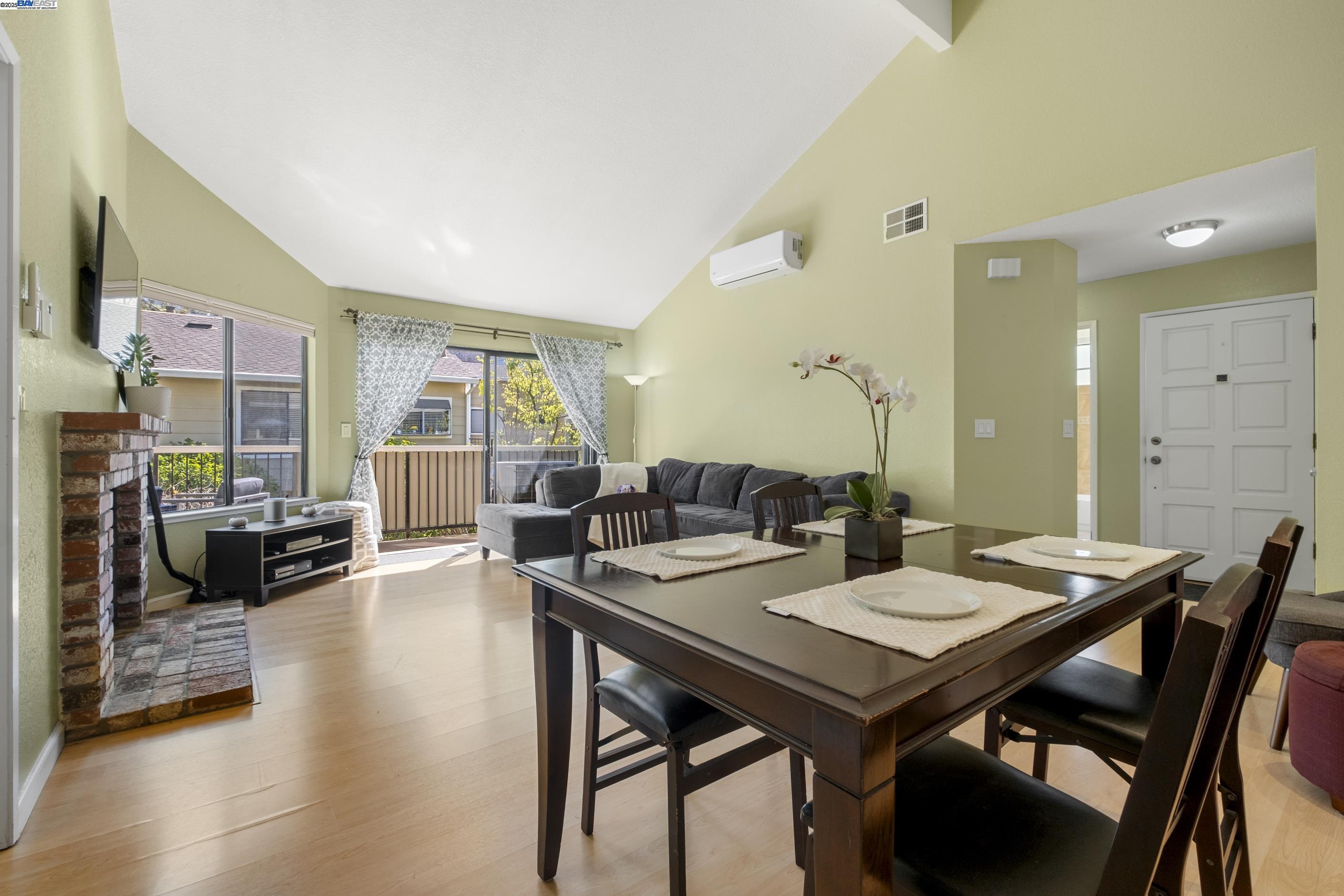 Detail Gallery Image 5 of 27 For 2437 Sebastopol Ln #3,  Hayward,  CA 94542 - 1 Beds | 1 Baths