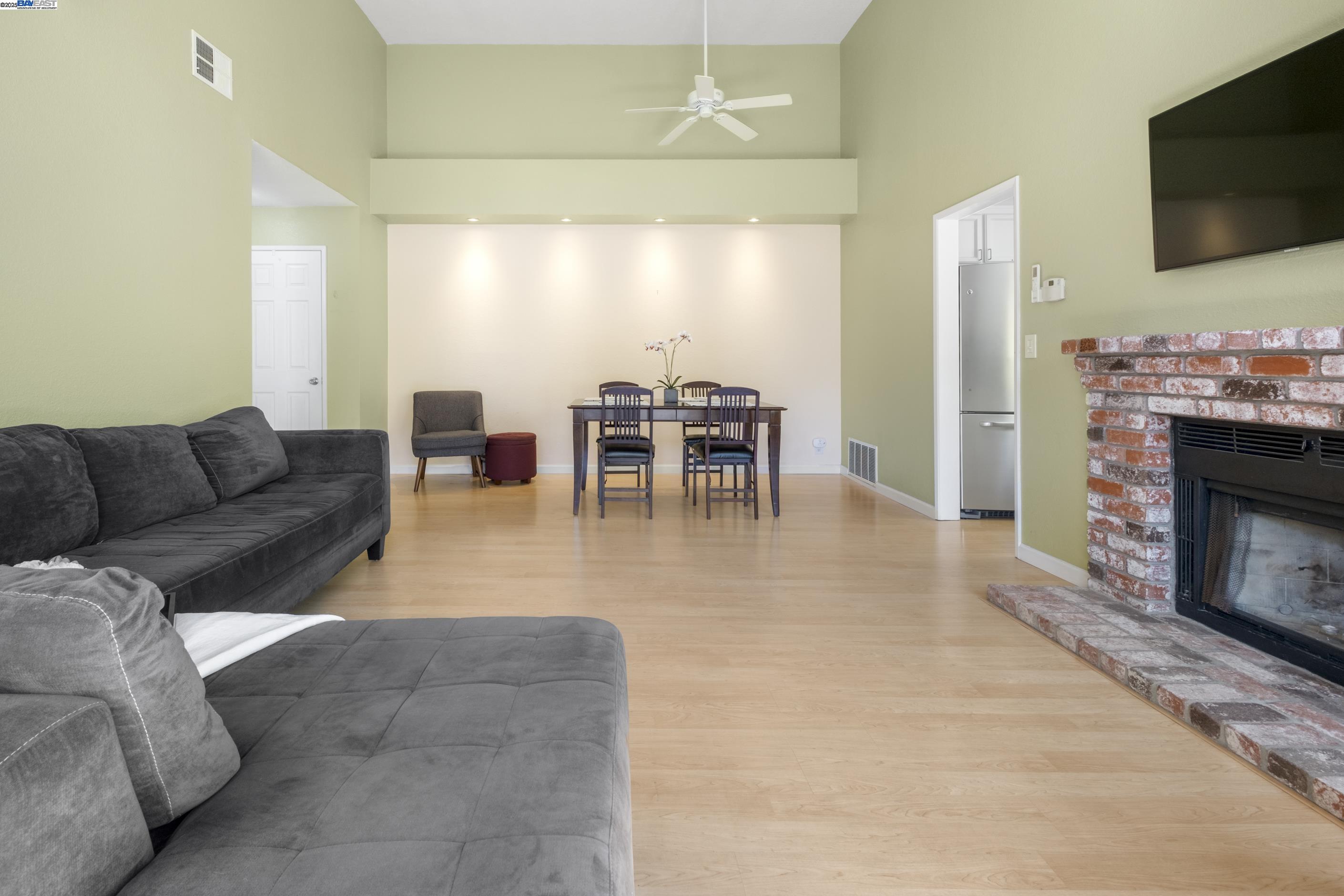 Detail Gallery Image 7 of 27 For 2437 Sebastopol Ln #3,  Hayward,  CA 94542 - 1 Beds | 1 Baths