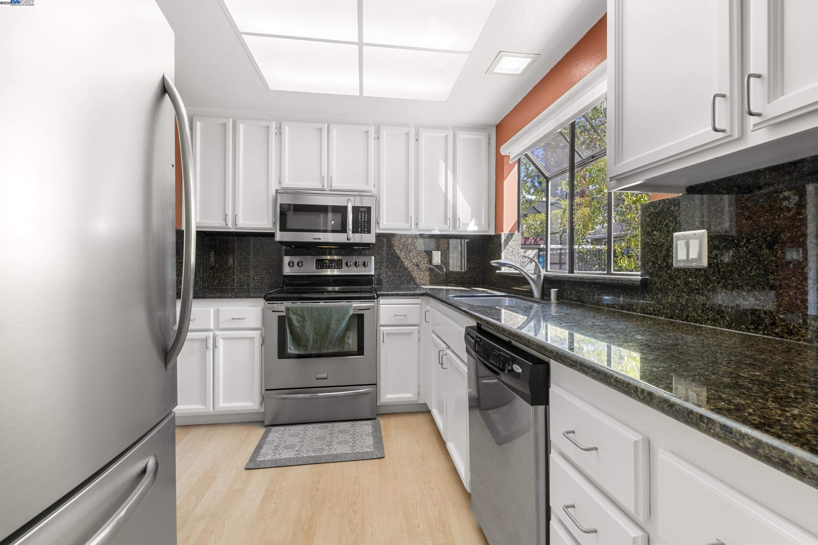 Detail Gallery Image 8 of 27 For 2437 Sebastopol Ln #3,  Hayward,  CA 94542 - 1 Beds | 1 Baths