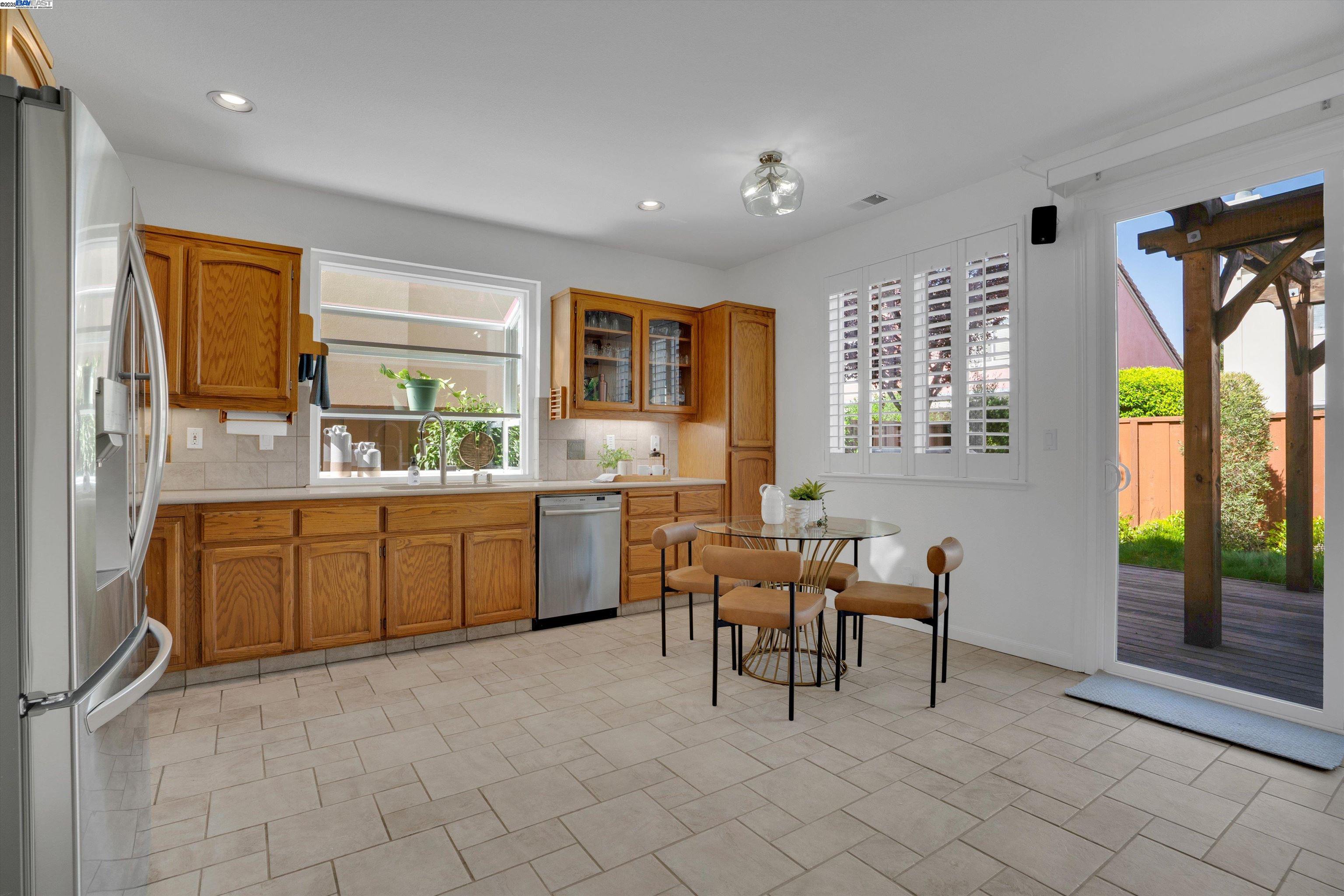 Detail Gallery Image 14 of 45 For 1166 Seaside Way, Milpitas,  CA 95035 - 4 Beds | 3 Baths