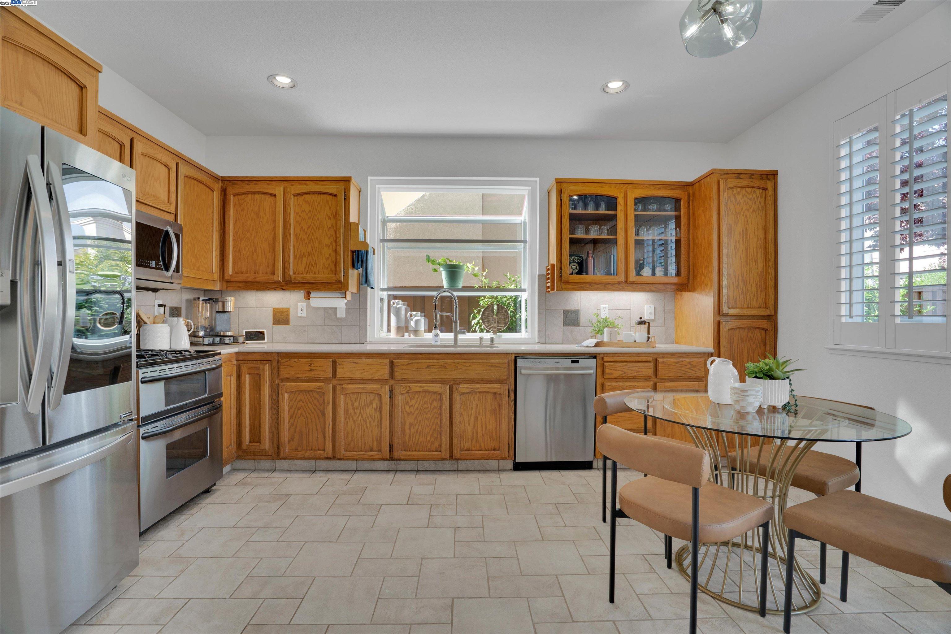 Detail Gallery Image 16 of 45 For 1166 Seaside Way, Milpitas,  CA 95035 - 4 Beds | 3 Baths
