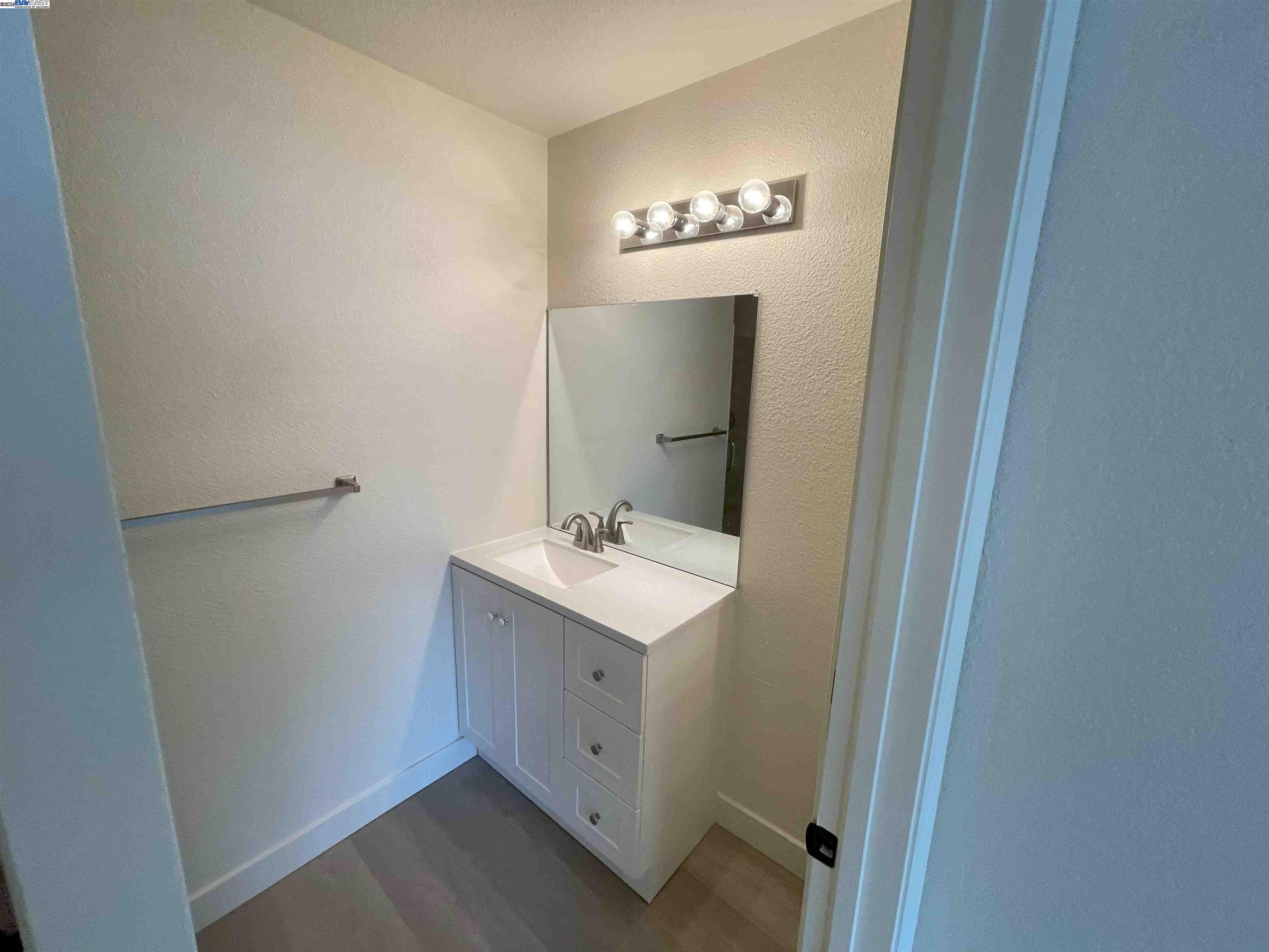 Detail Gallery Image 11 of 32 For 34552 Nantucket Cmn, Fremont,  CA 94555 - 4 Beds | 2/1 Baths