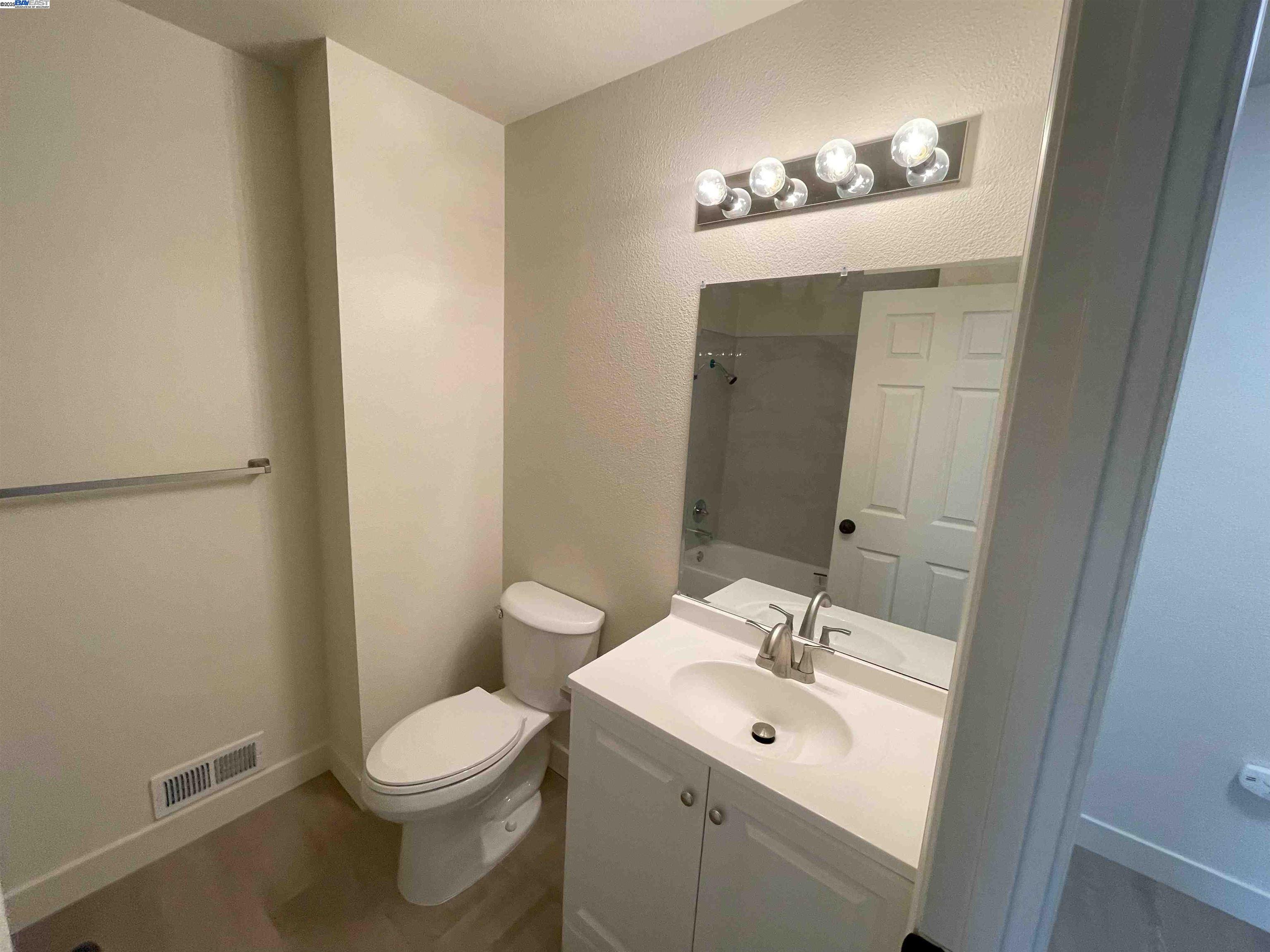 Detail Gallery Image 22 of 32 For 34552 Nantucket Cmn, Fremont,  CA 94555 - 4 Beds | 2/1 Baths