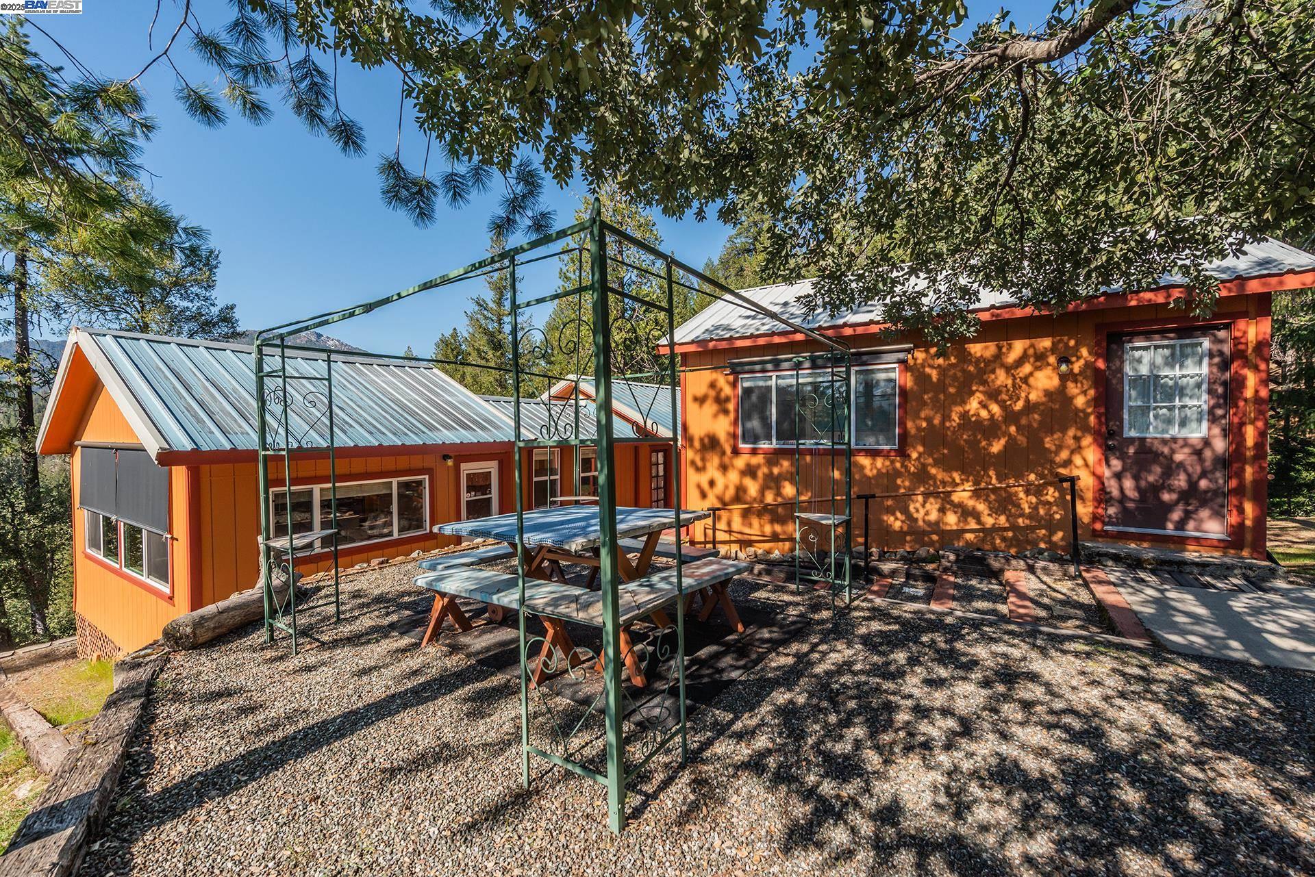 Detail Gallery Image 3 of 58 For 8341 East Side Rd, Trinity Center,  CA 96091 - 3 Beds | 3 Baths