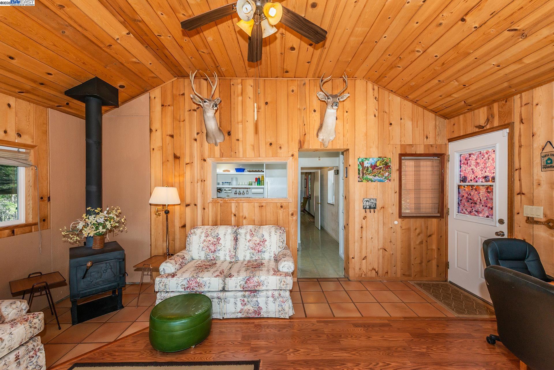 Detail Gallery Image 8 of 58 For 8341 East Side Rd, Trinity Center,  CA 96091 - 3 Beds | 3 Baths