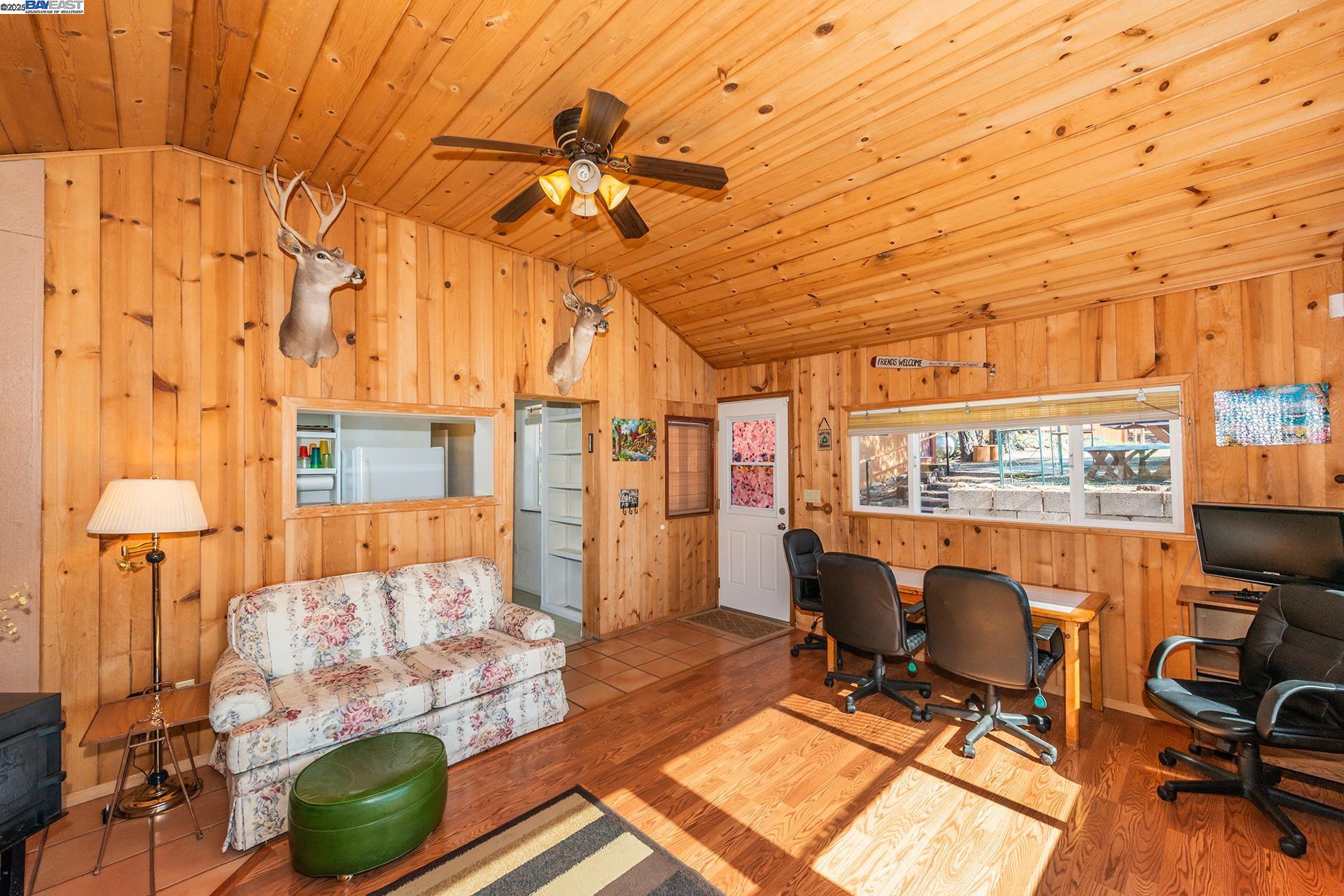 Detail Gallery Image 9 of 58 For 8341 East Side Rd, Trinity Center,  CA 96091 - 3 Beds | 3 Baths