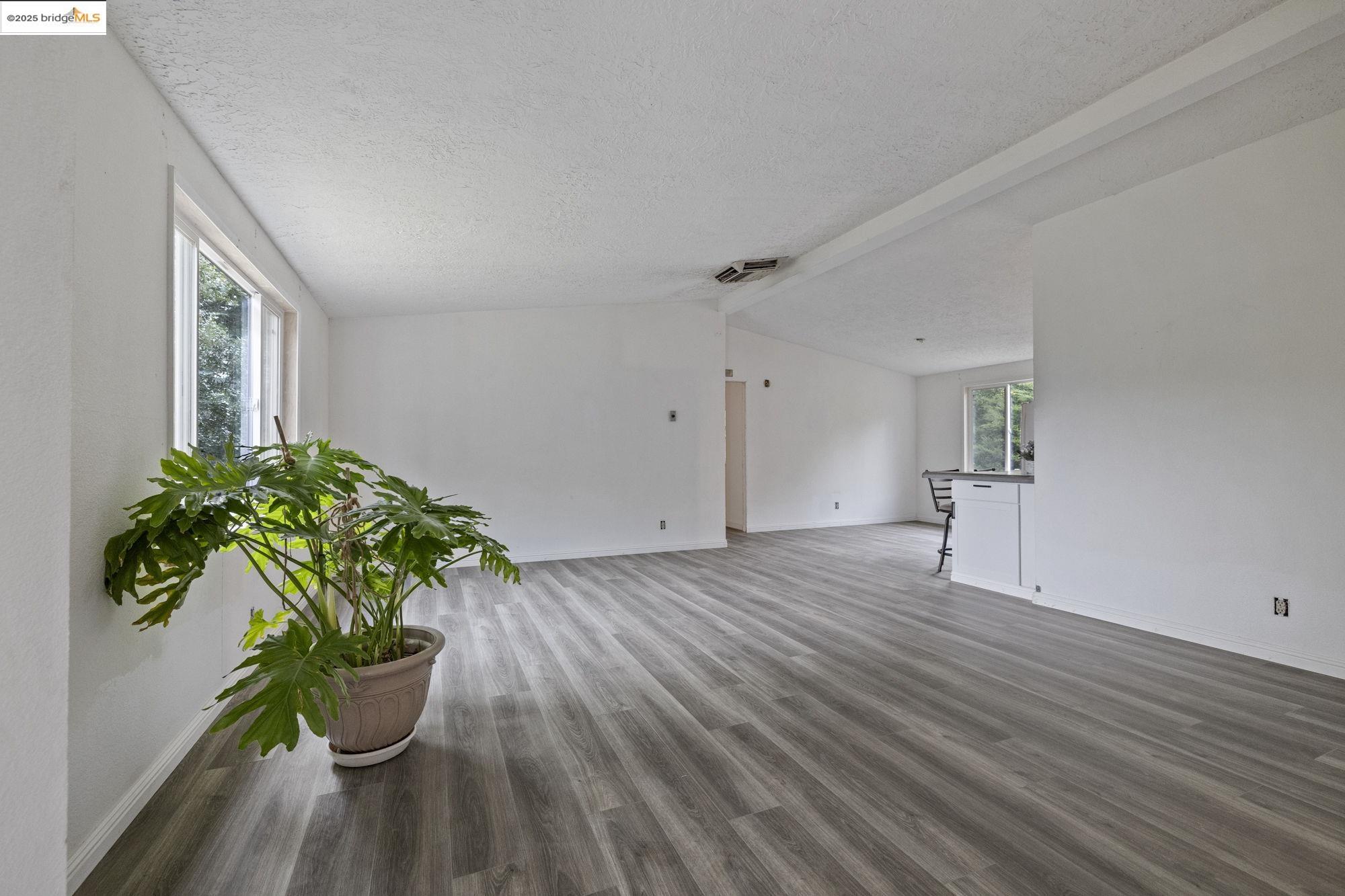 Detail Gallery Image 4 of 28 For 20580 Bay Meadows Dr, Sonora,  CA 95370 - 3 Beds | 2 Baths