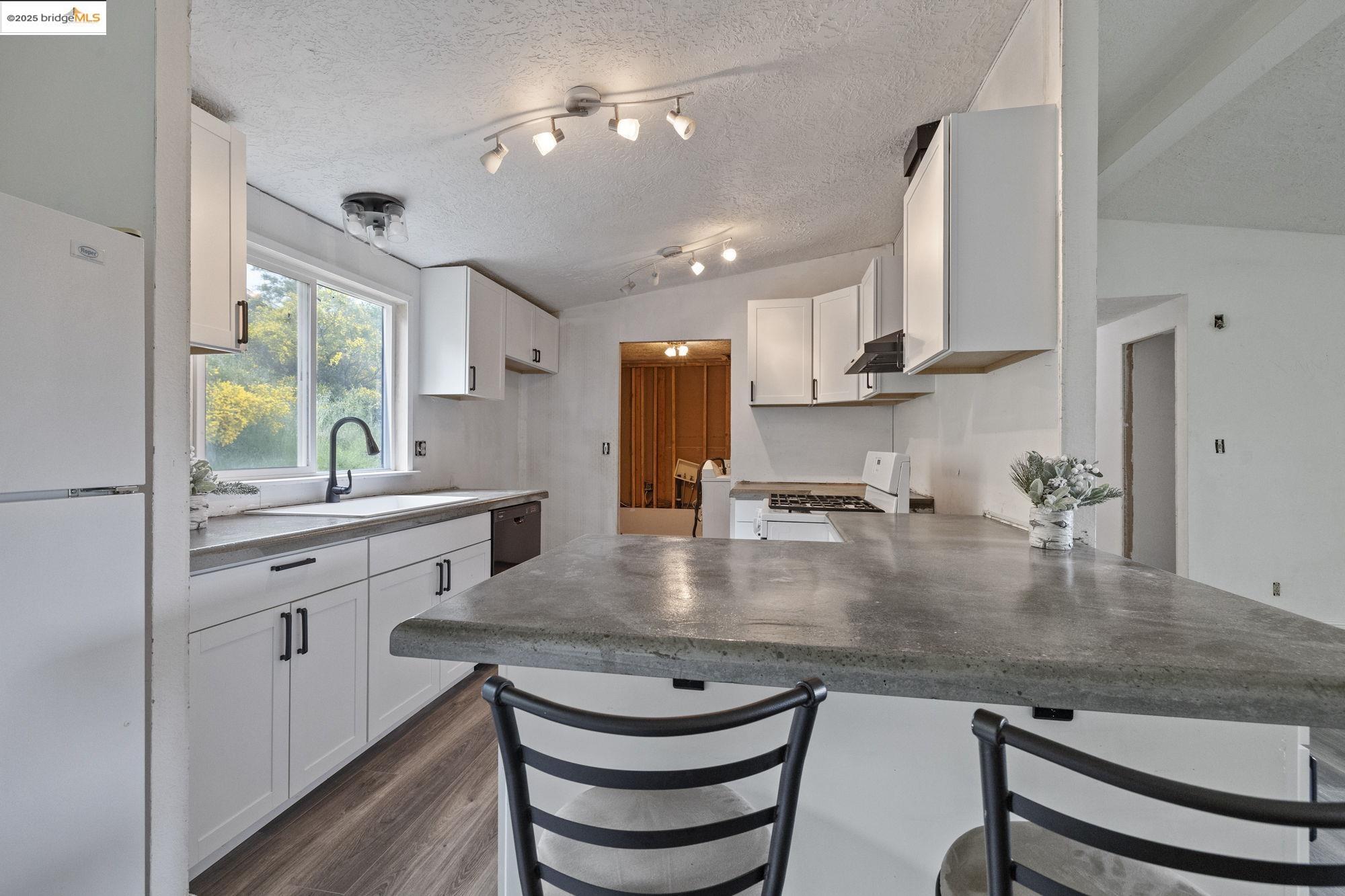 Detail Gallery Image 8 of 28 For 20580 Bay Meadows Dr, Sonora,  CA 95370 - 3 Beds | 2 Baths