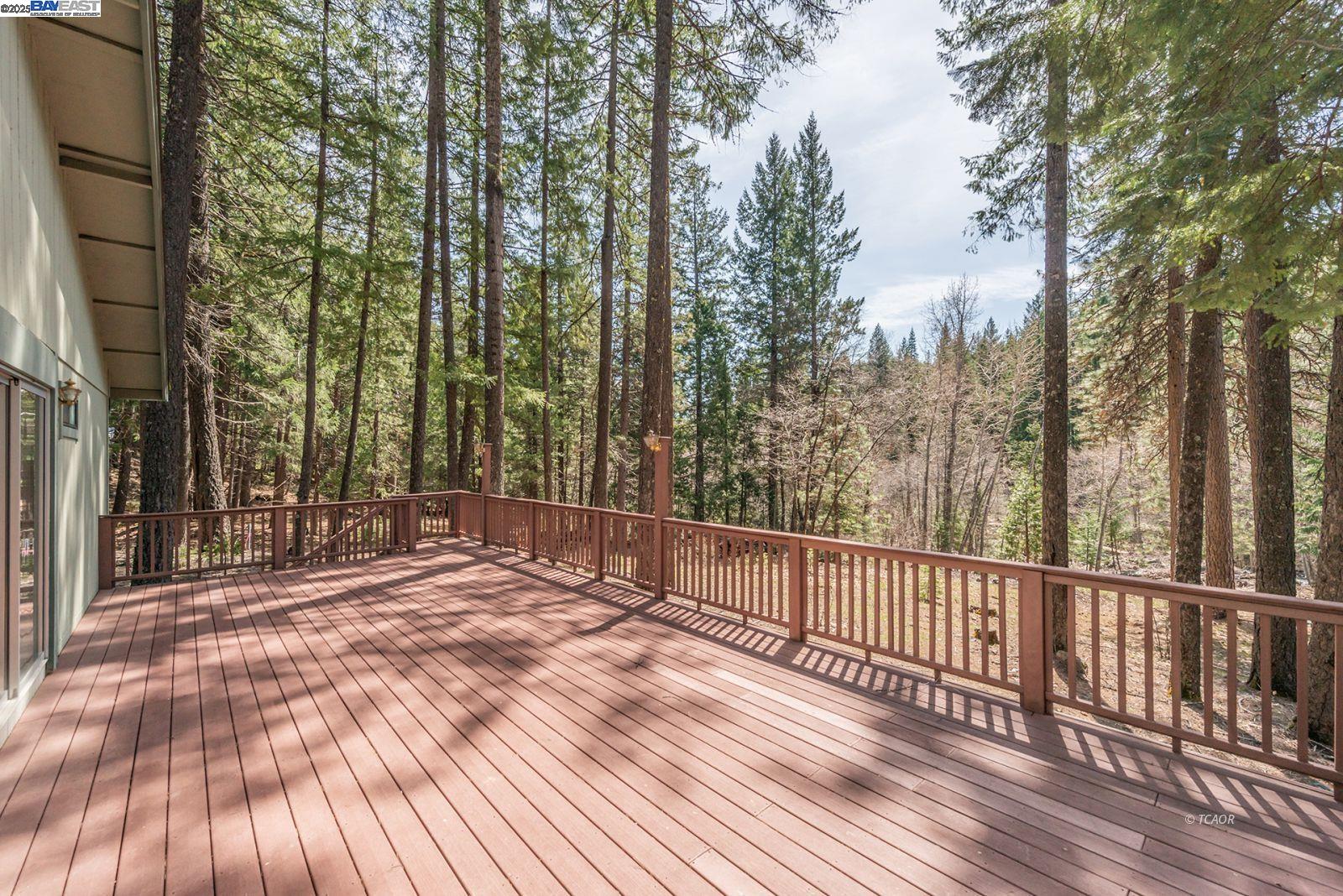 Detail Gallery Image 5 of 48 For 121 Mountain Aire Ln, Trinity Center,  CA 96091 - 2 Beds | 1 Baths